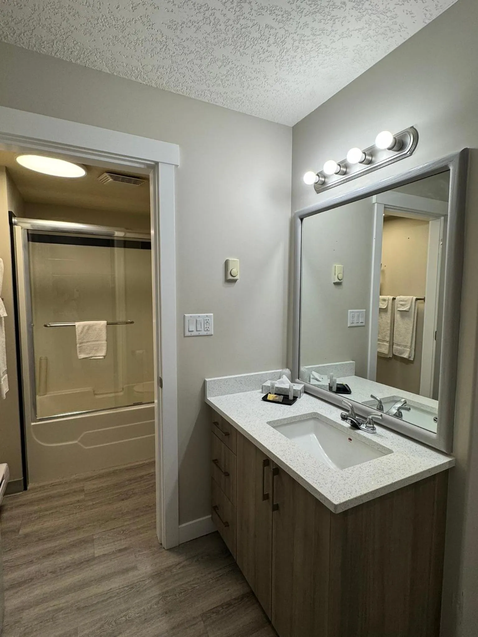 Shower in Western Budget Motel Leduc #3