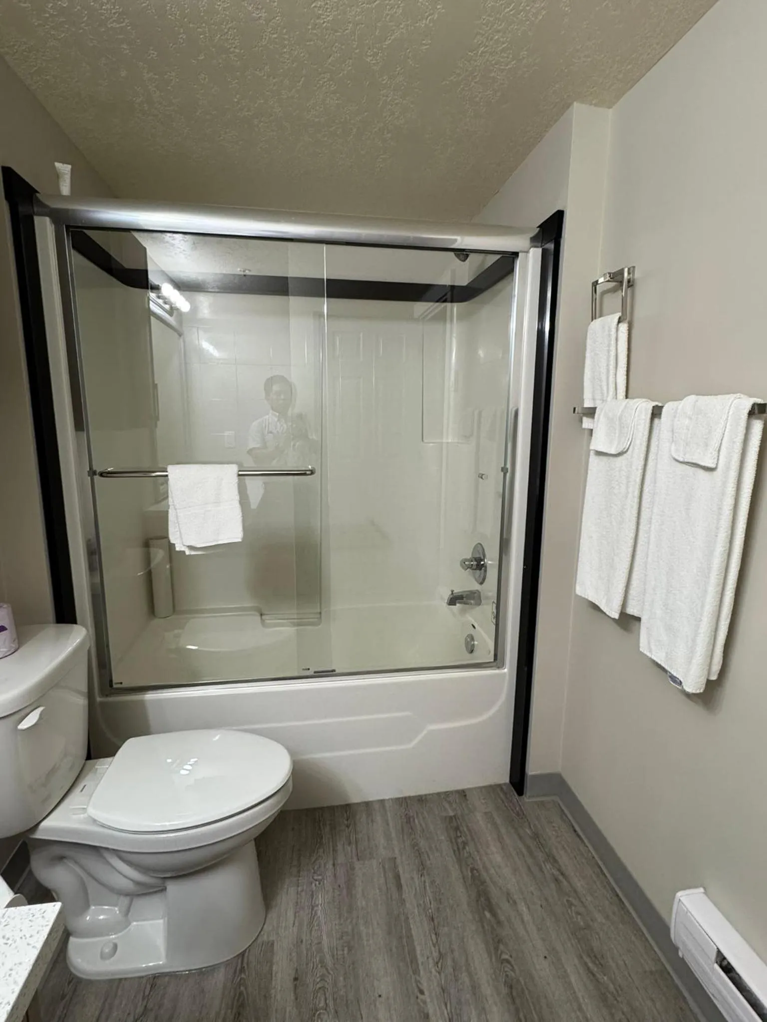 Shower in Western Budget Motel Leduc #3