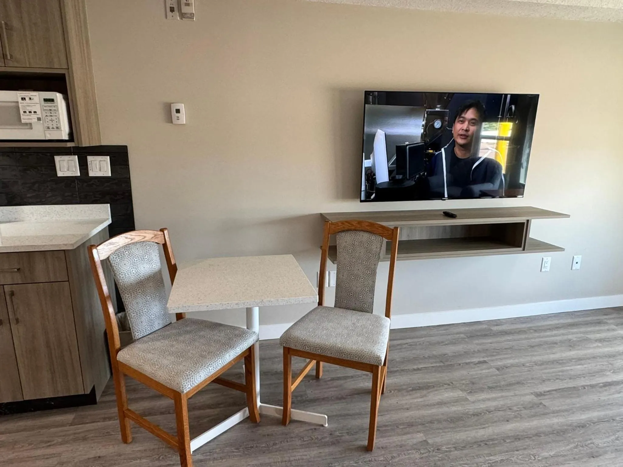 TV and multimedia in Western Budget Motel Leduc #3