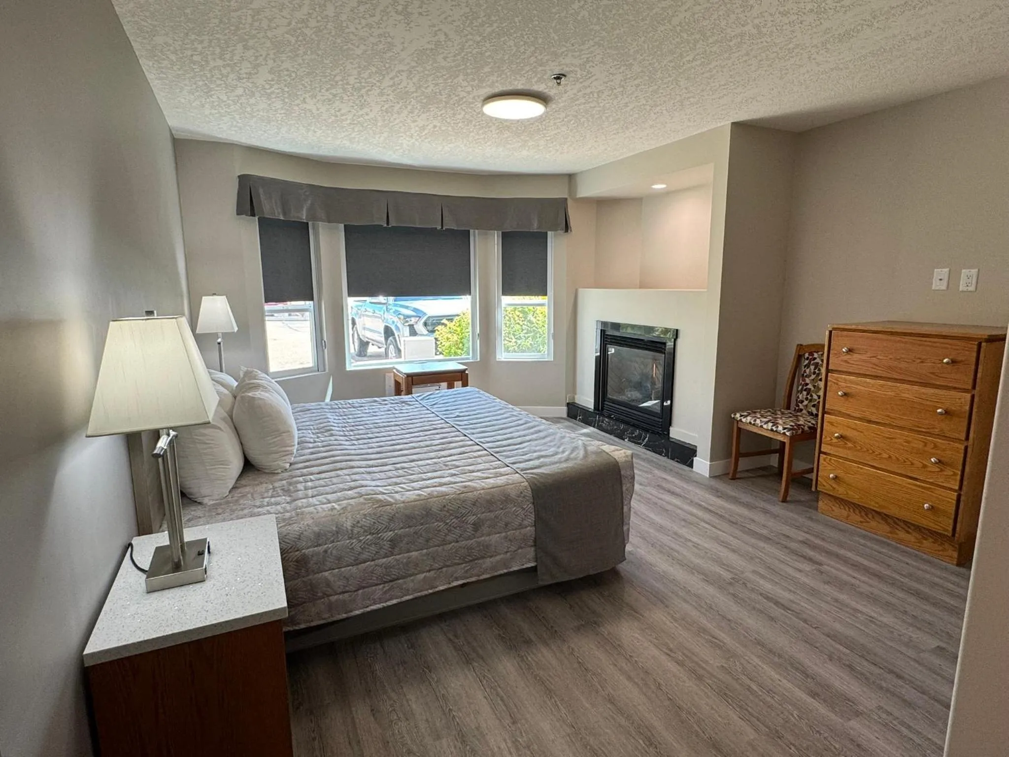 Bedroom, Bed in Western Budget Motel Leduc #3