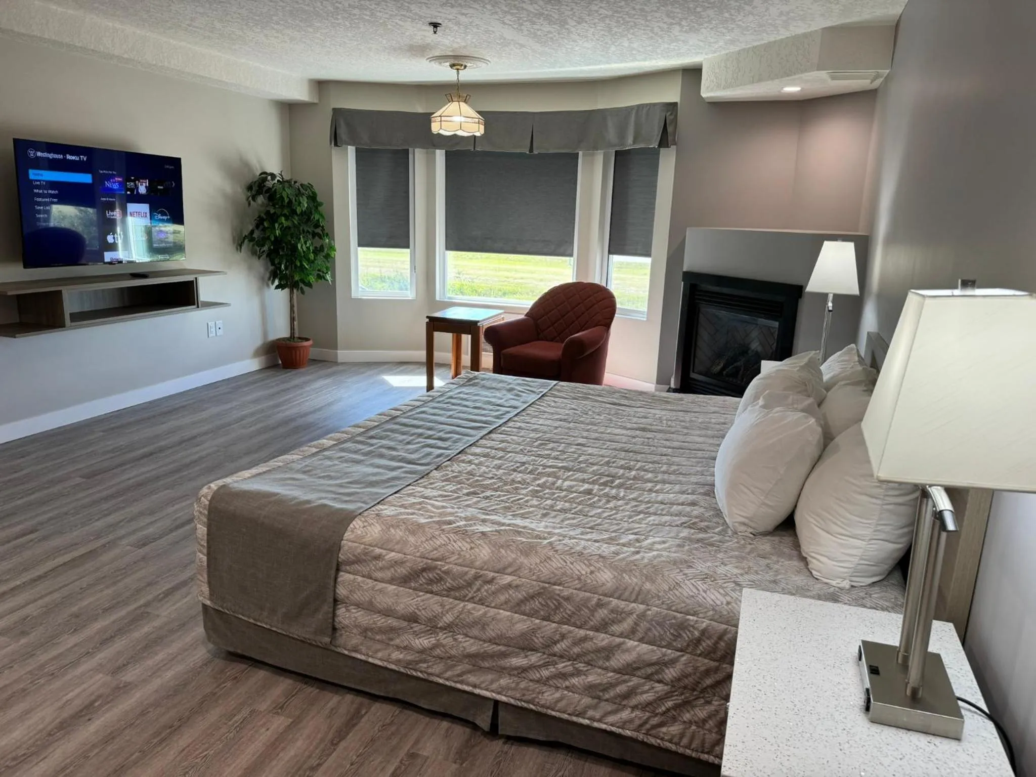 Photo of the whole room, Bed in Western Budget Motel Leduc #3