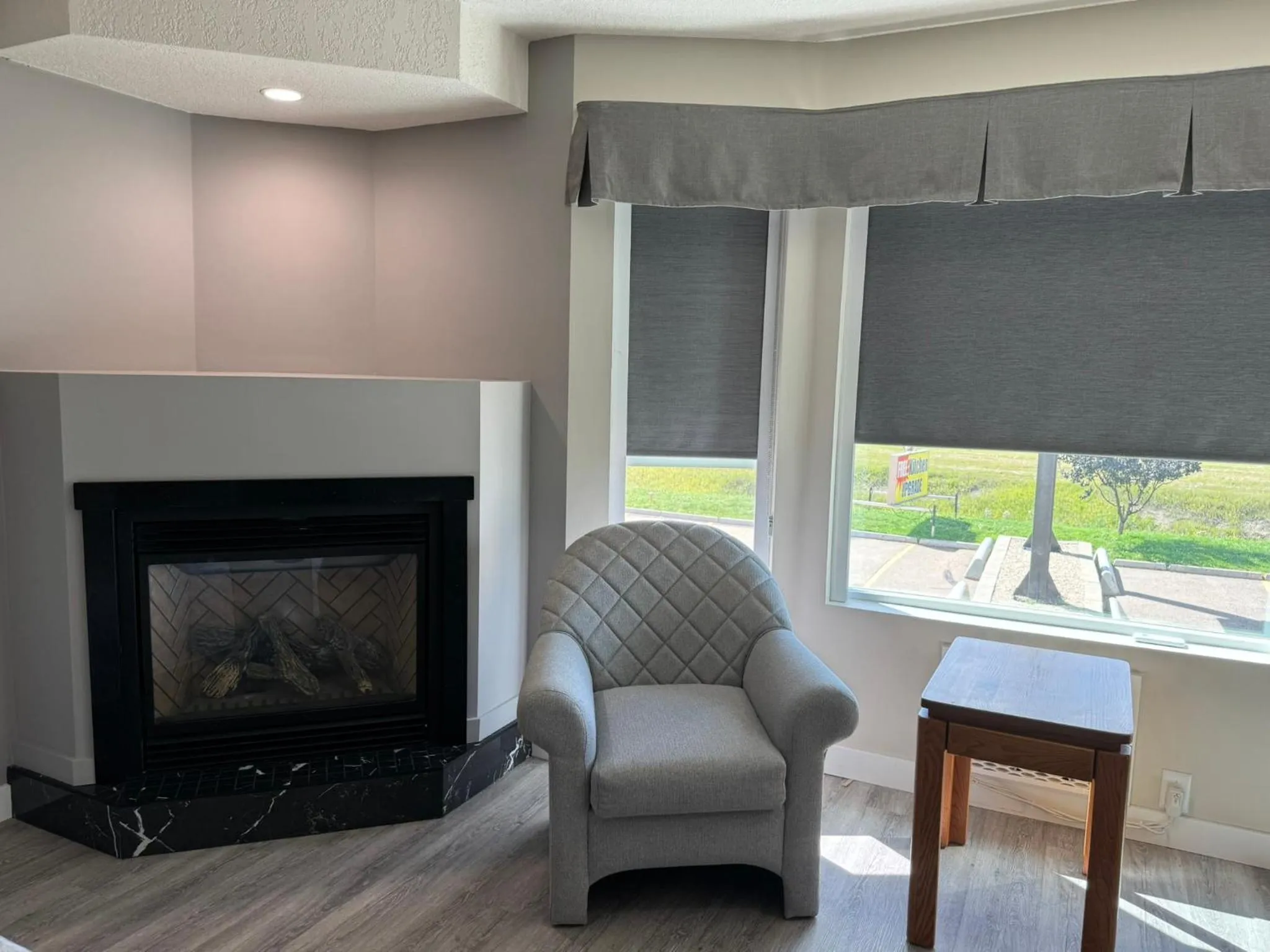 Seating area in Western Budget Motel Leduc #3