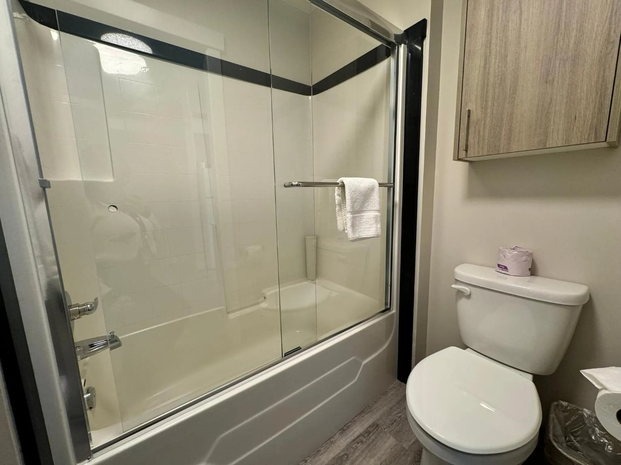 Large Double Room in Western Budget Motel Leduc #3