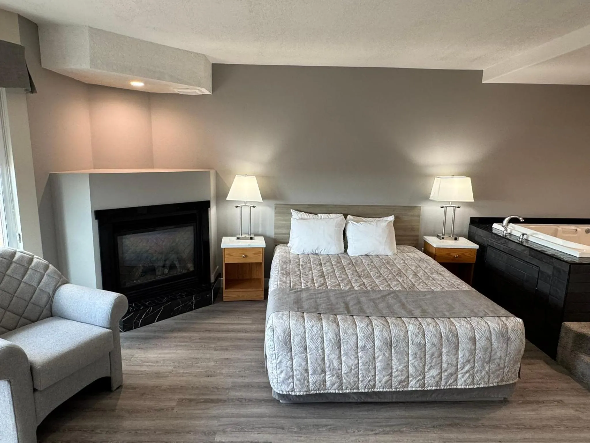 Bed in Western Budget Motel Leduc #3