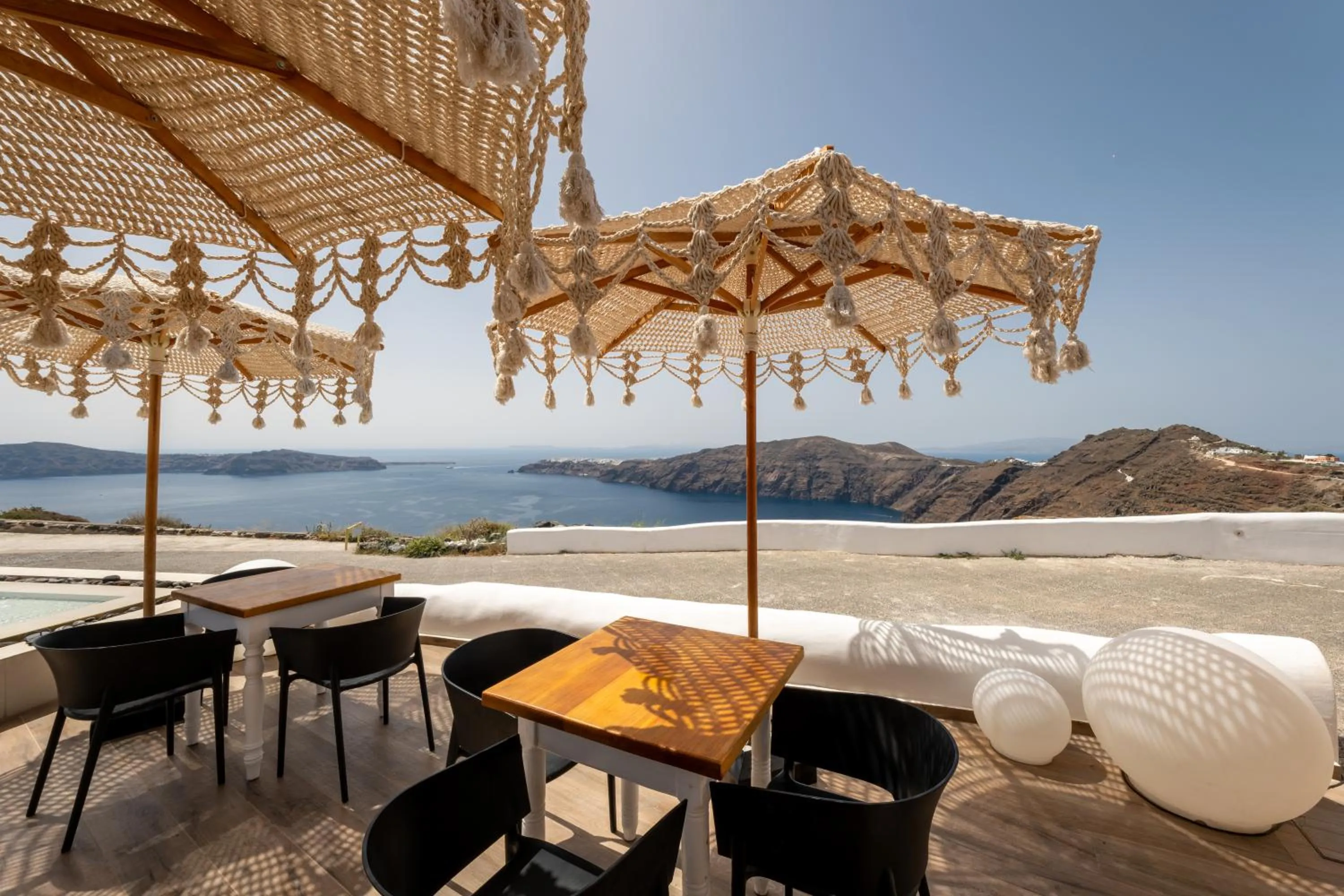 Restaurant/places to eat in Amaze Suites