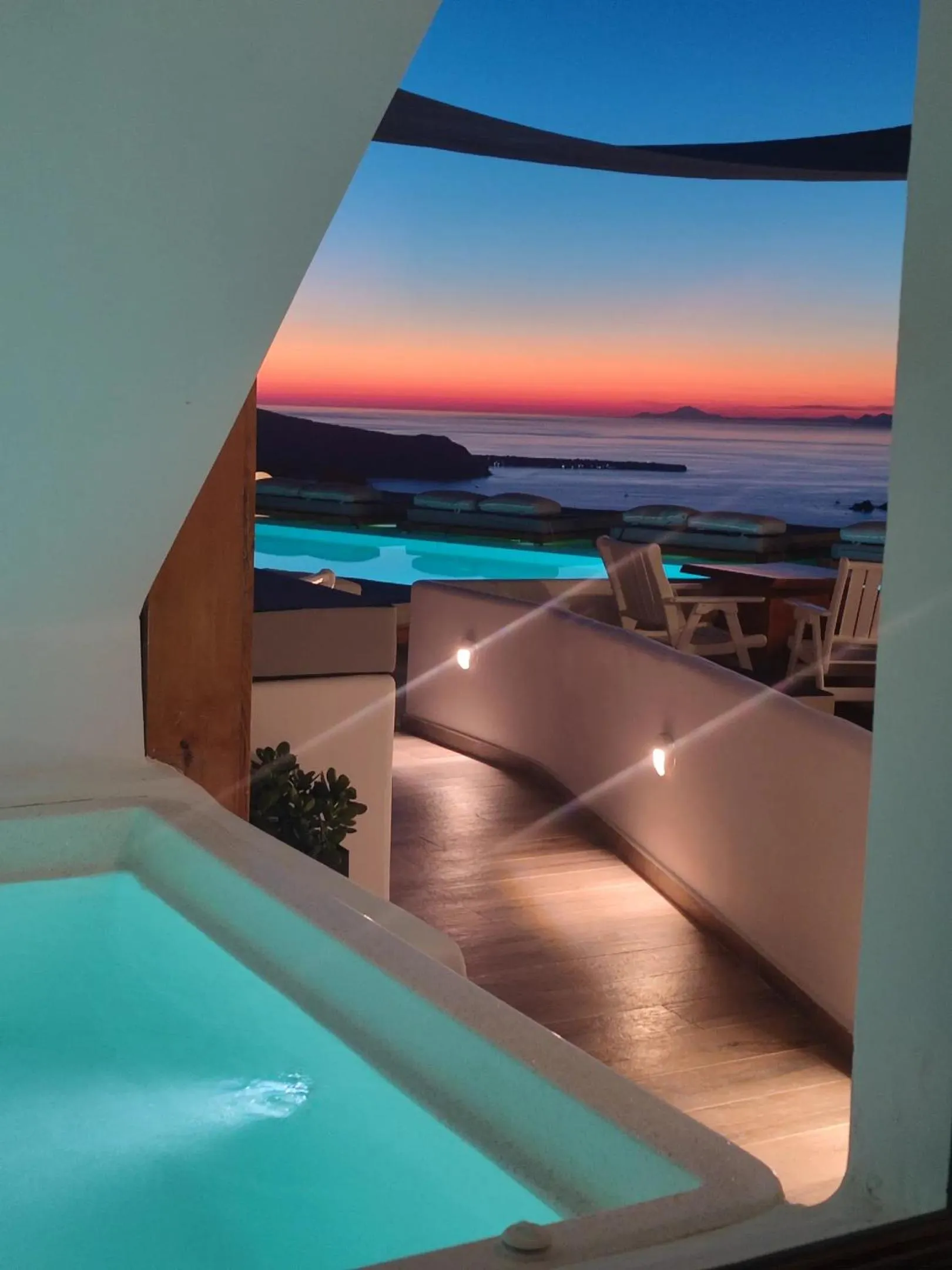 Hot Tub in Amaze Suites