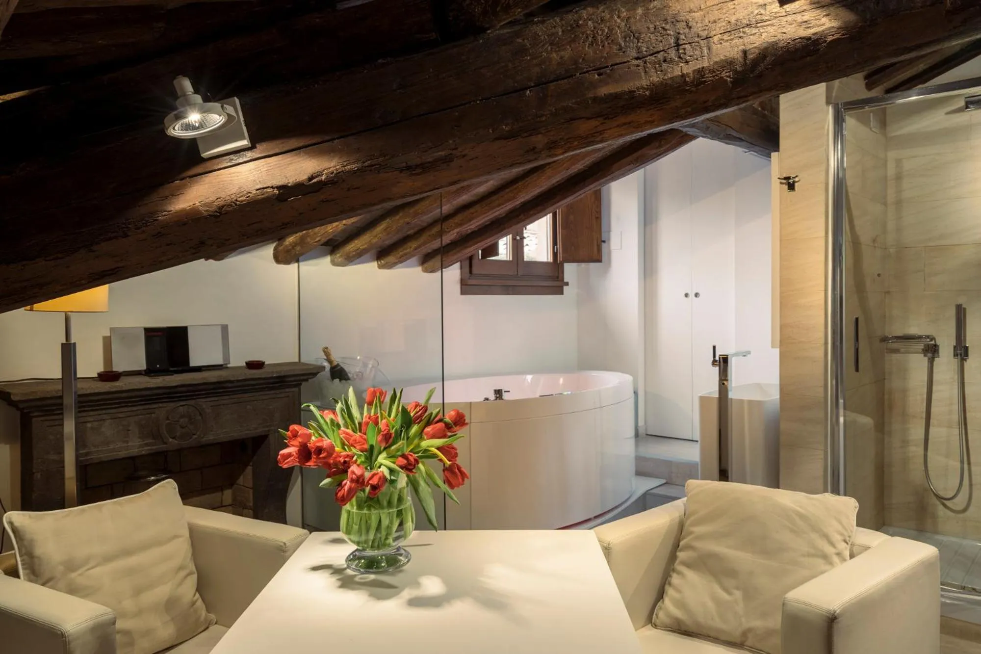 Hot Tub in Gigli D'Oro Suite