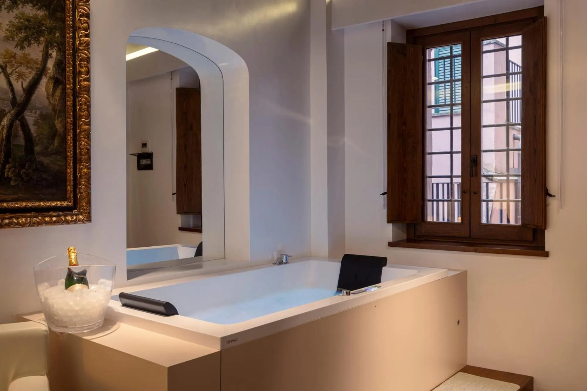 Hot Tub in Gigli D'Oro Suite