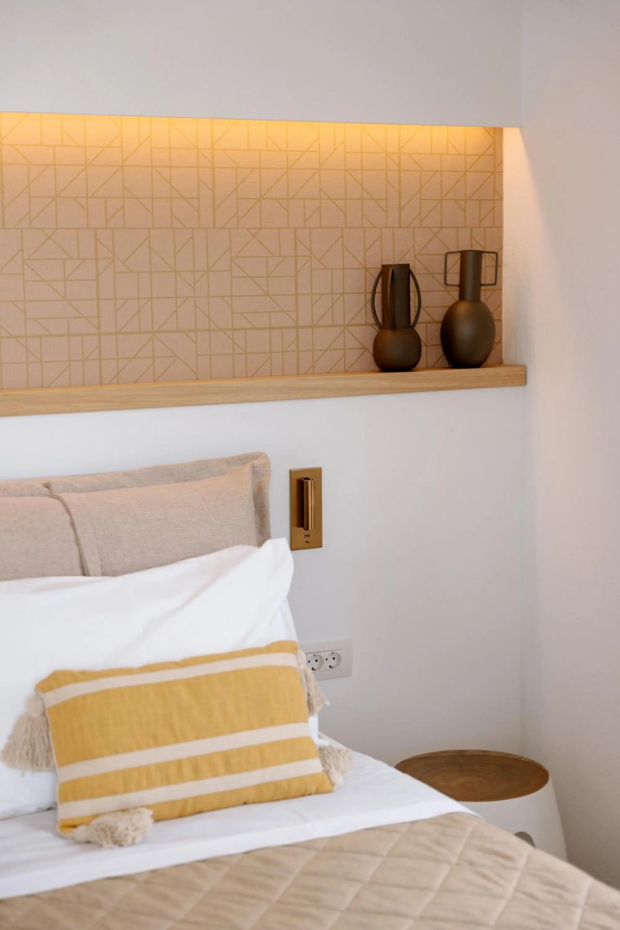 Decorative detail, Bed in Pnoi Hotel