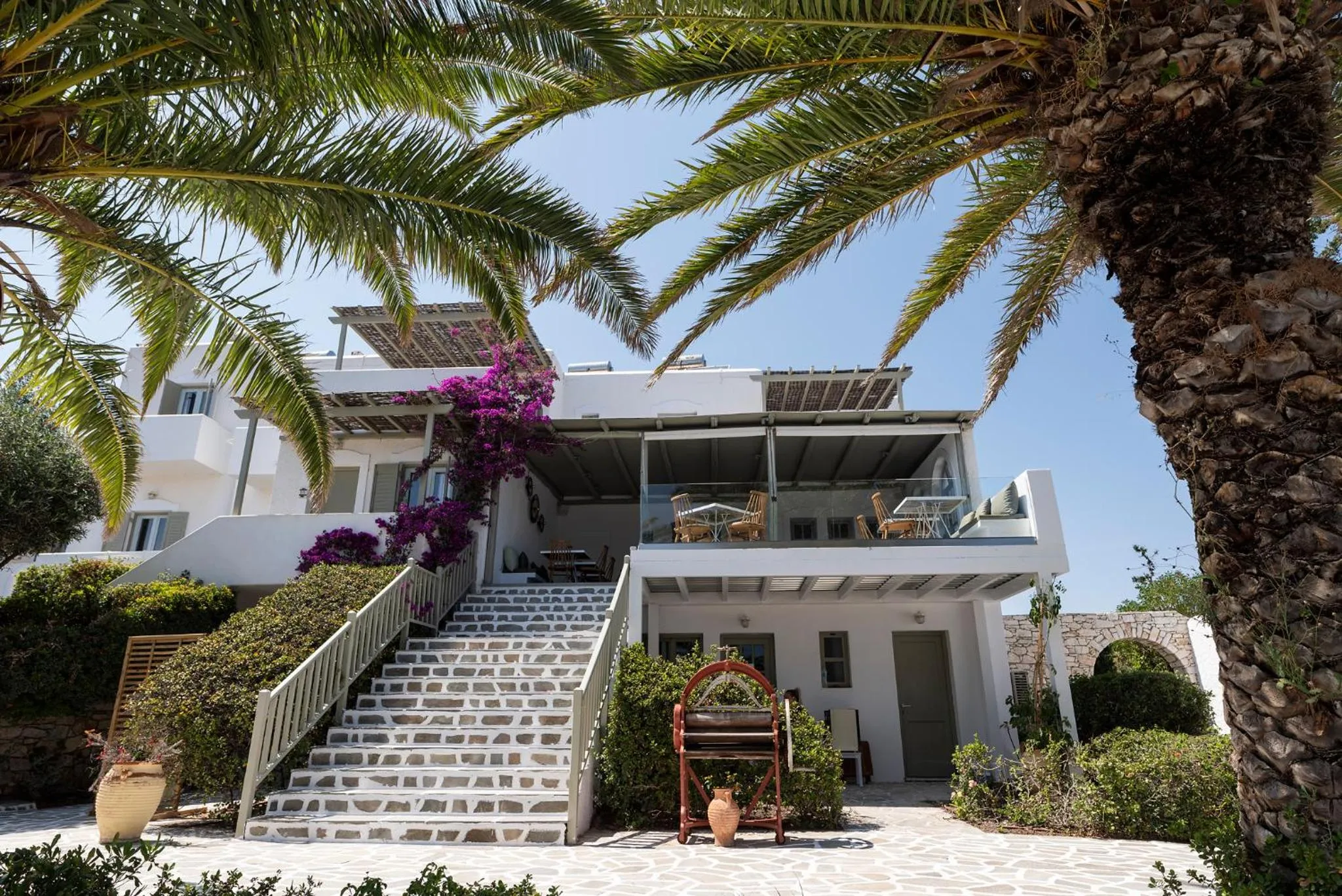 Property building in Pnoi Hotel