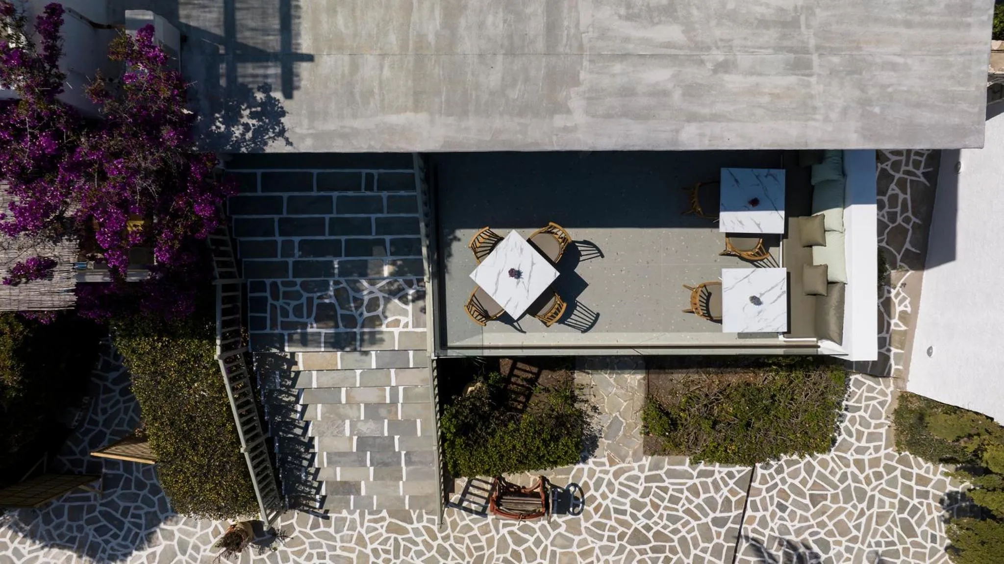 Restaurant/places to eat in Pnoi Hotel