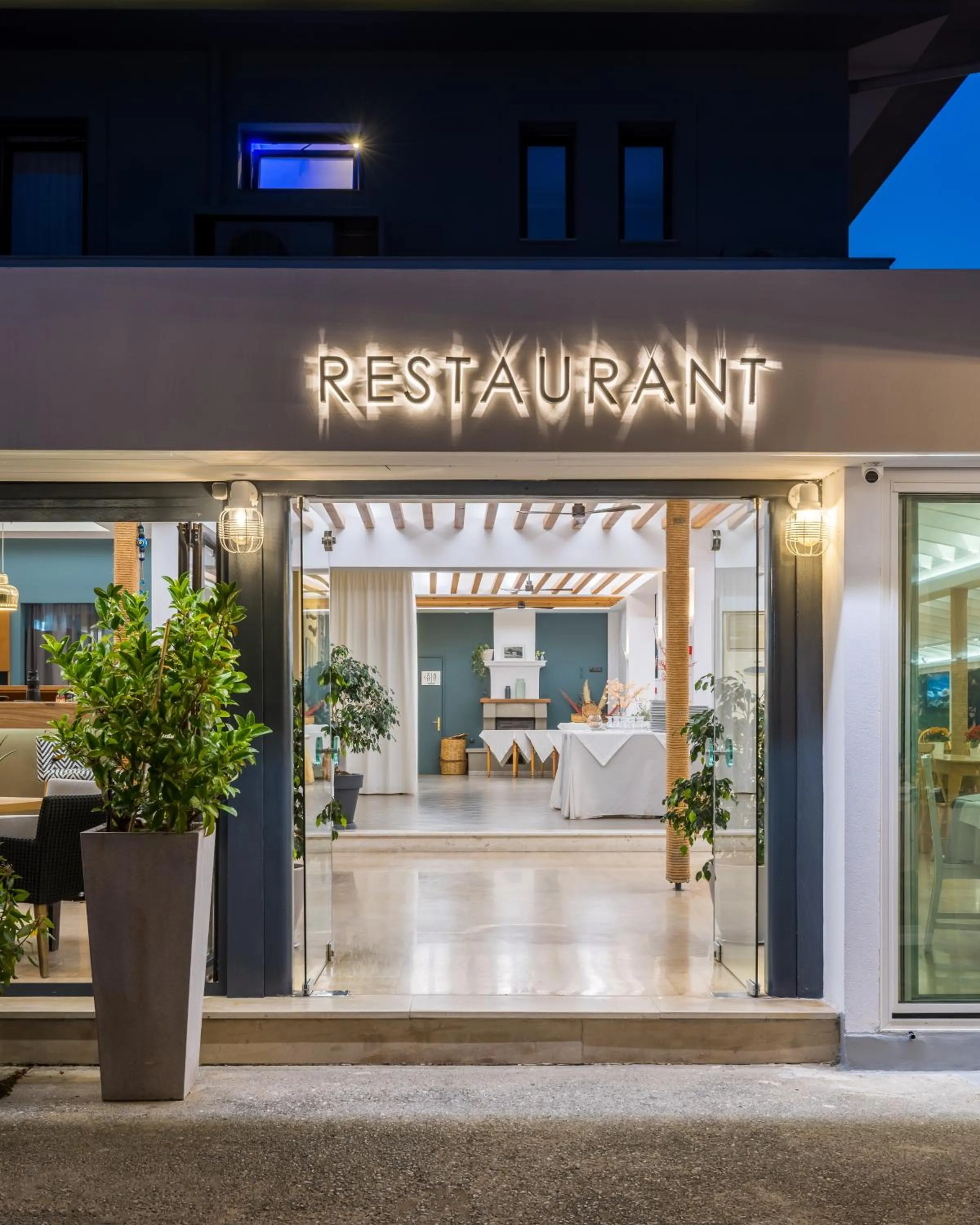 Restaurant/places to eat in Kymata Hotel