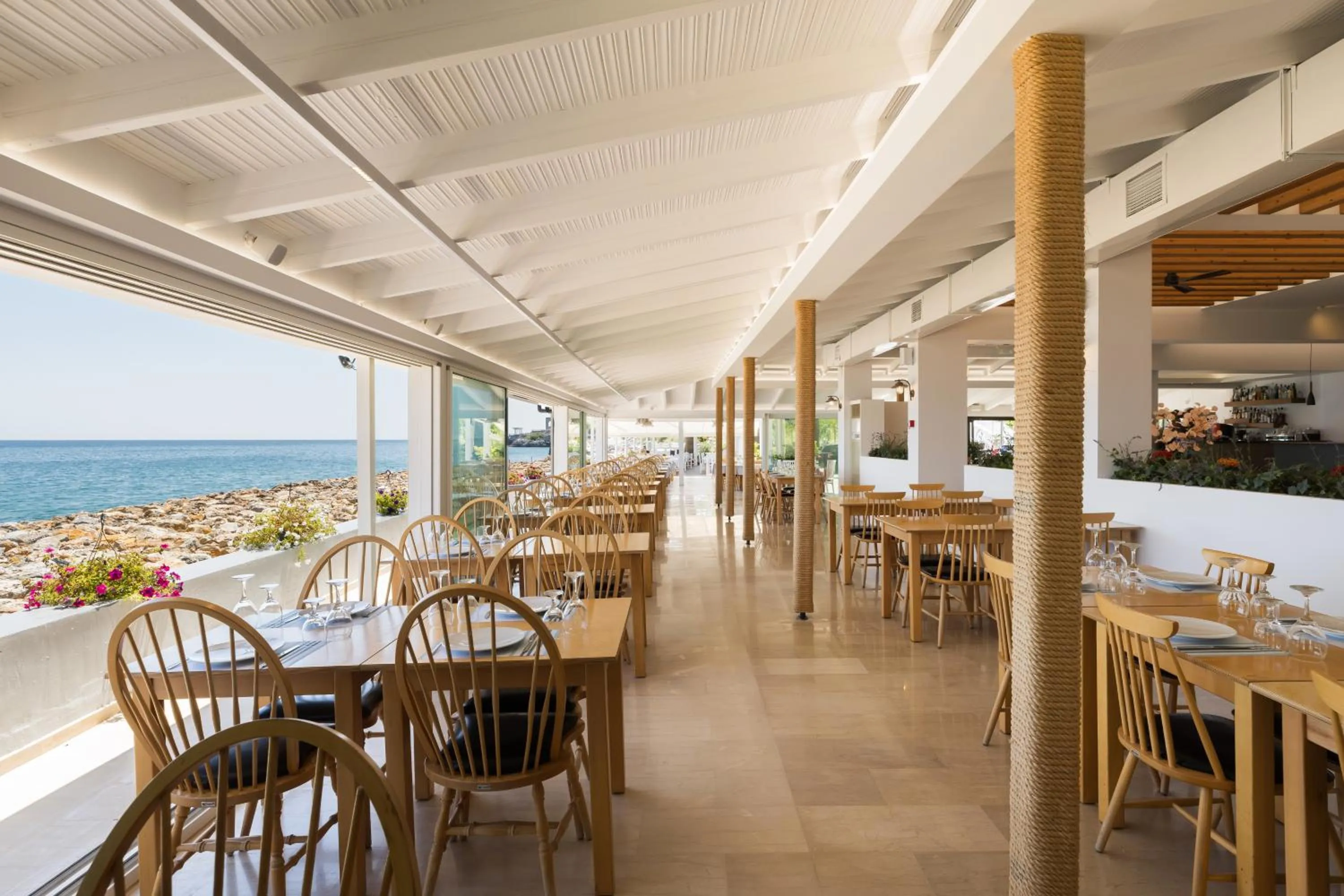 Restaurant/places to eat in Kymata Hotel