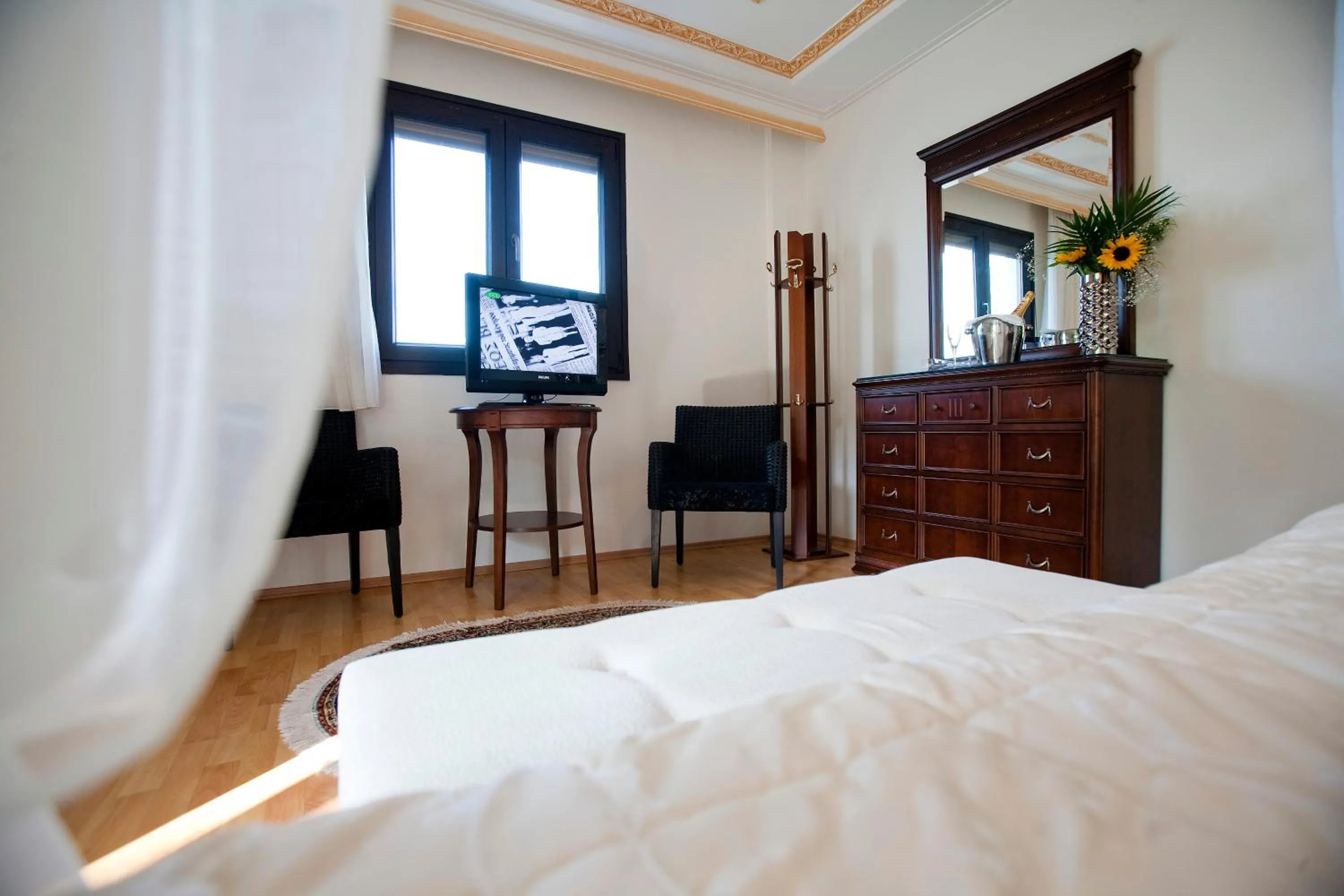 TV and multimedia, Bed in Kymata Hotel