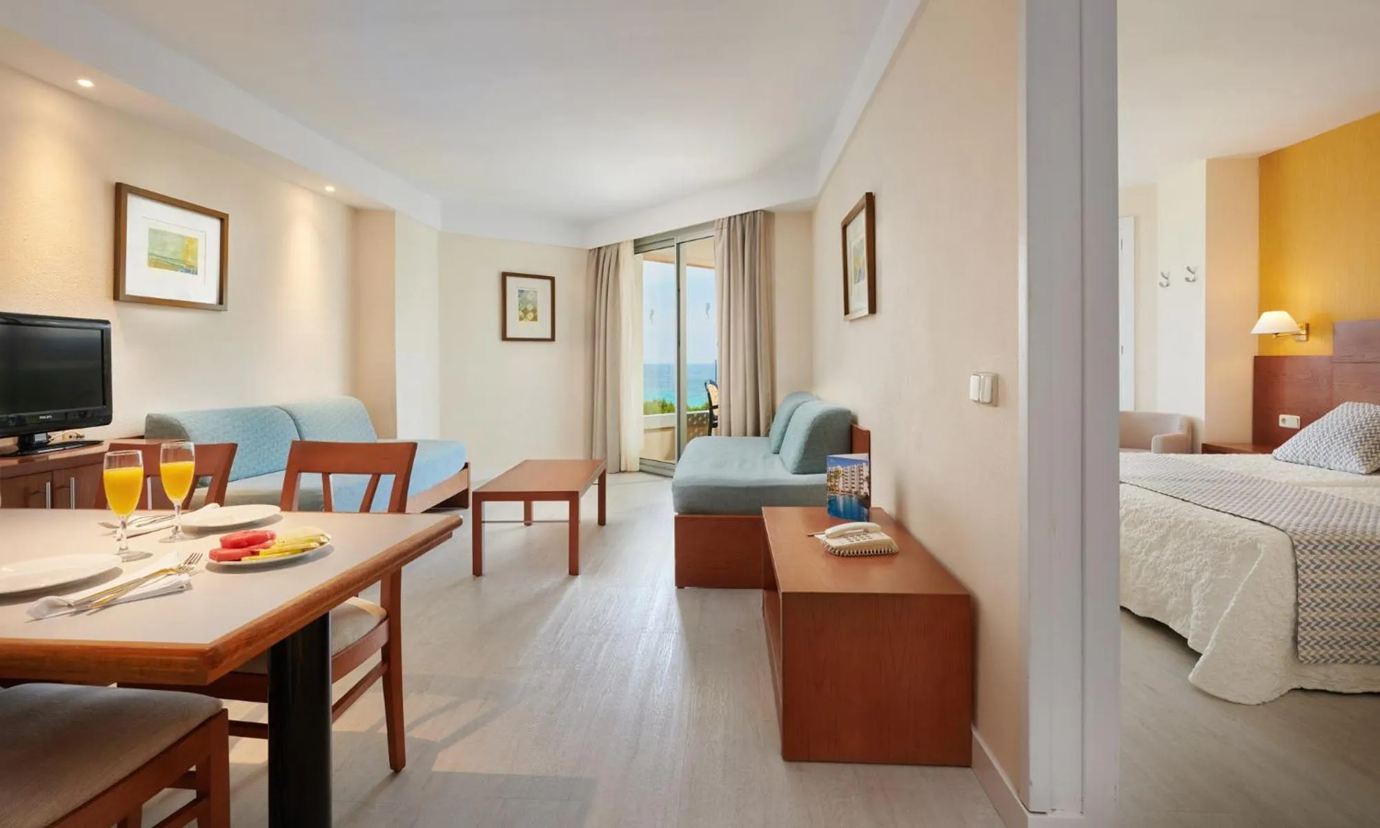 Bed in Hipotels Bahía Grande Aparthotel