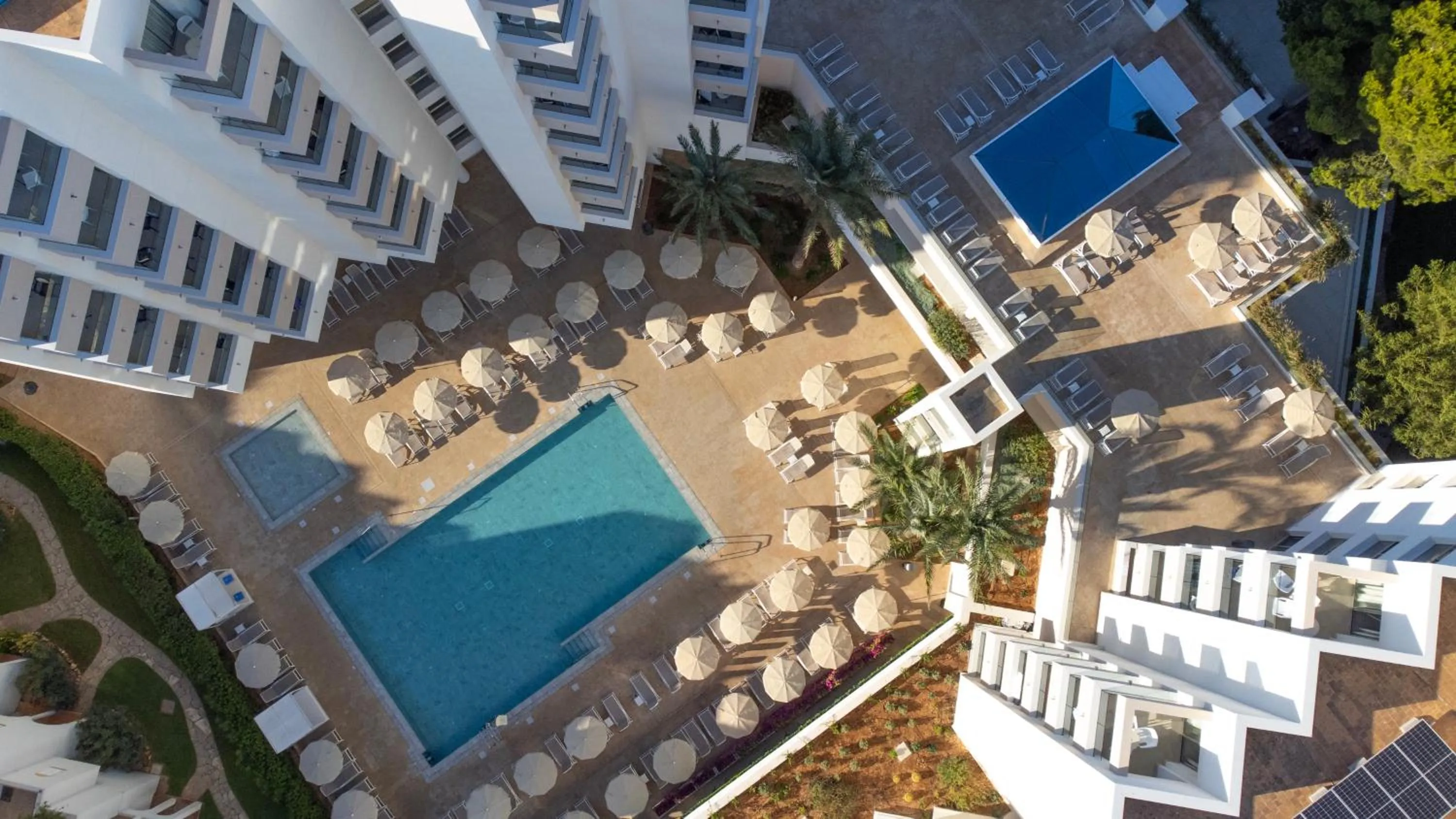 Property building in Hipotels Bahía Grande Aparthotel