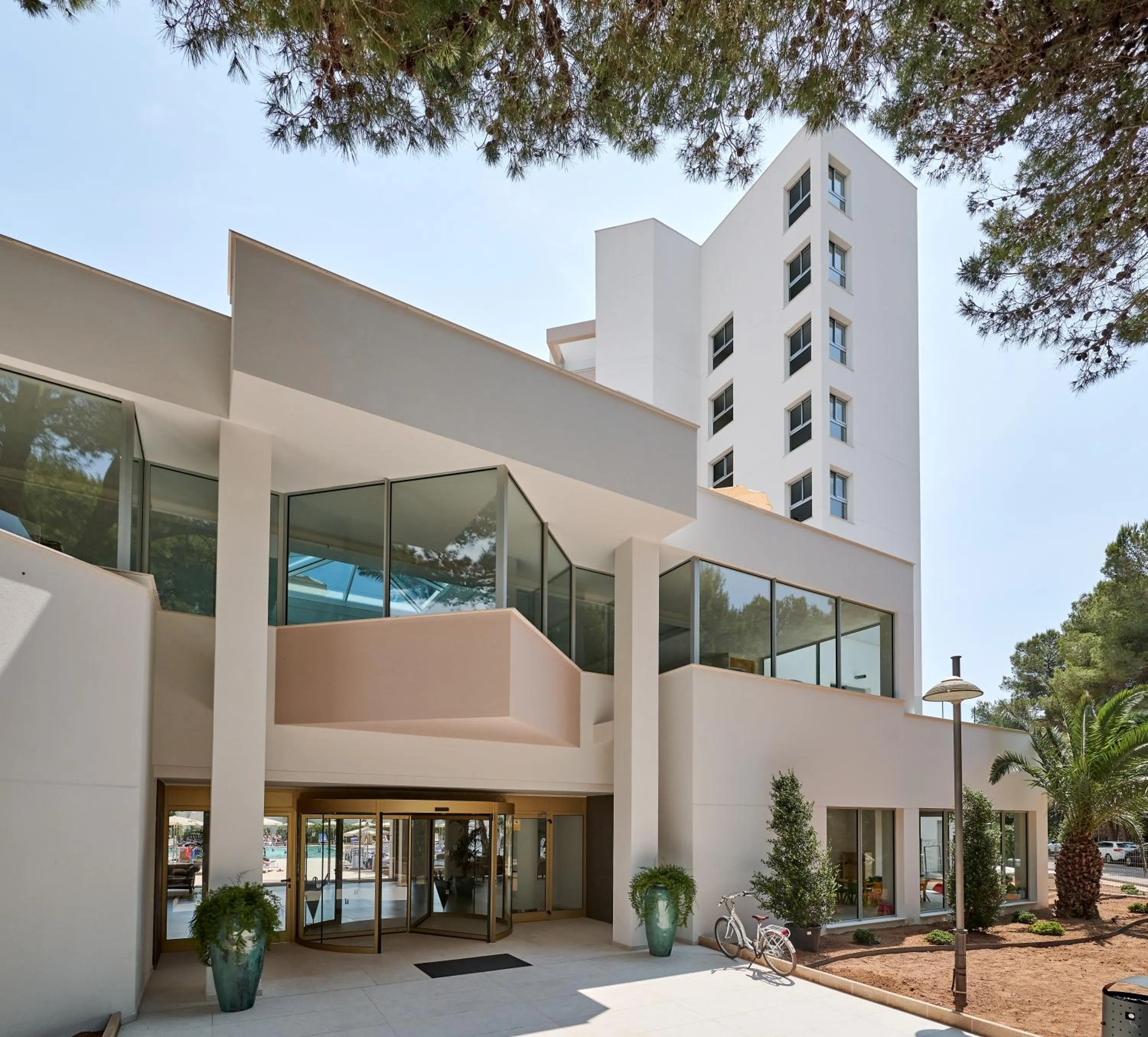 Property building in Hipotels Bahía Grande Aparthotel