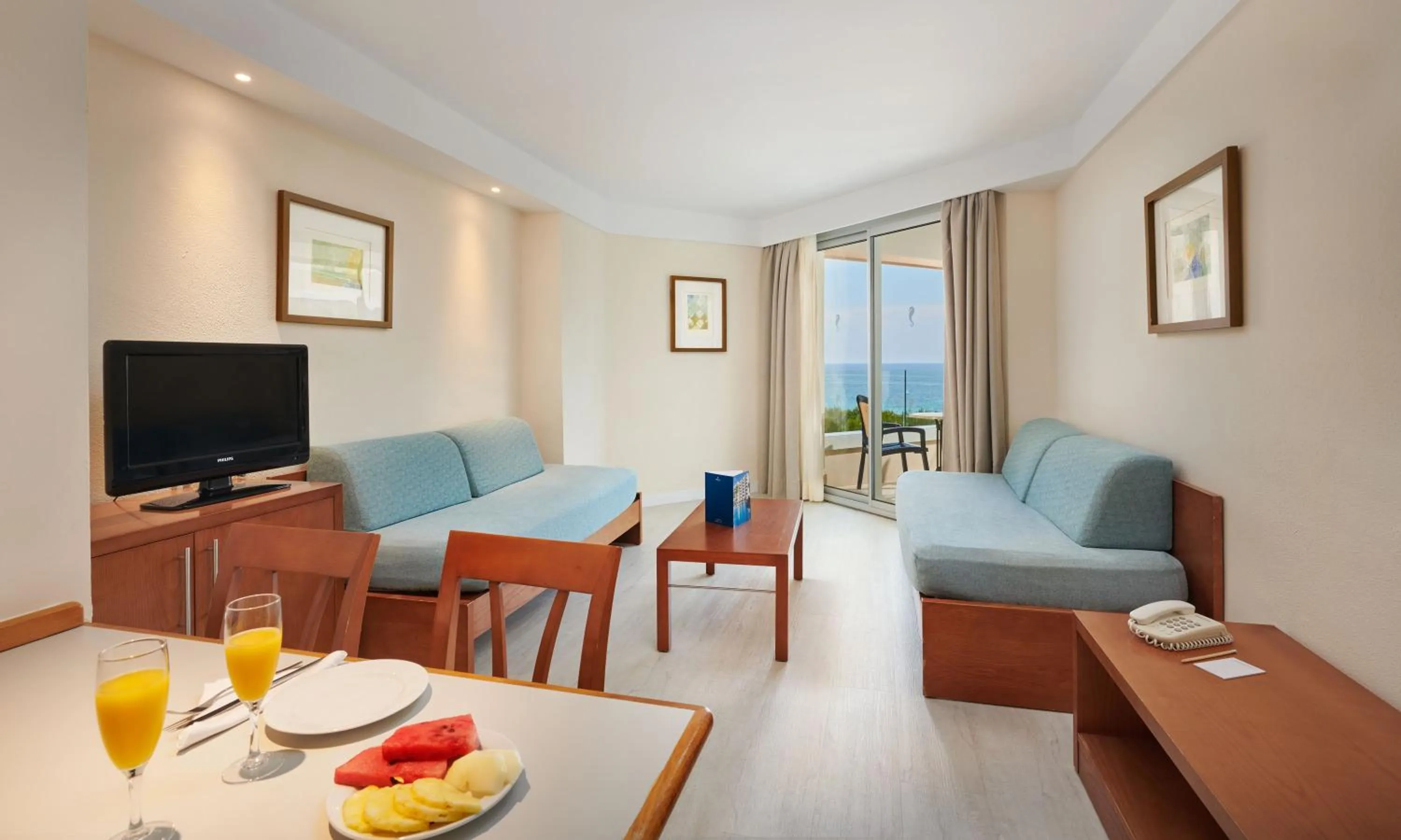 TV and multimedia in Hipotels Bahía Grande Aparthotel