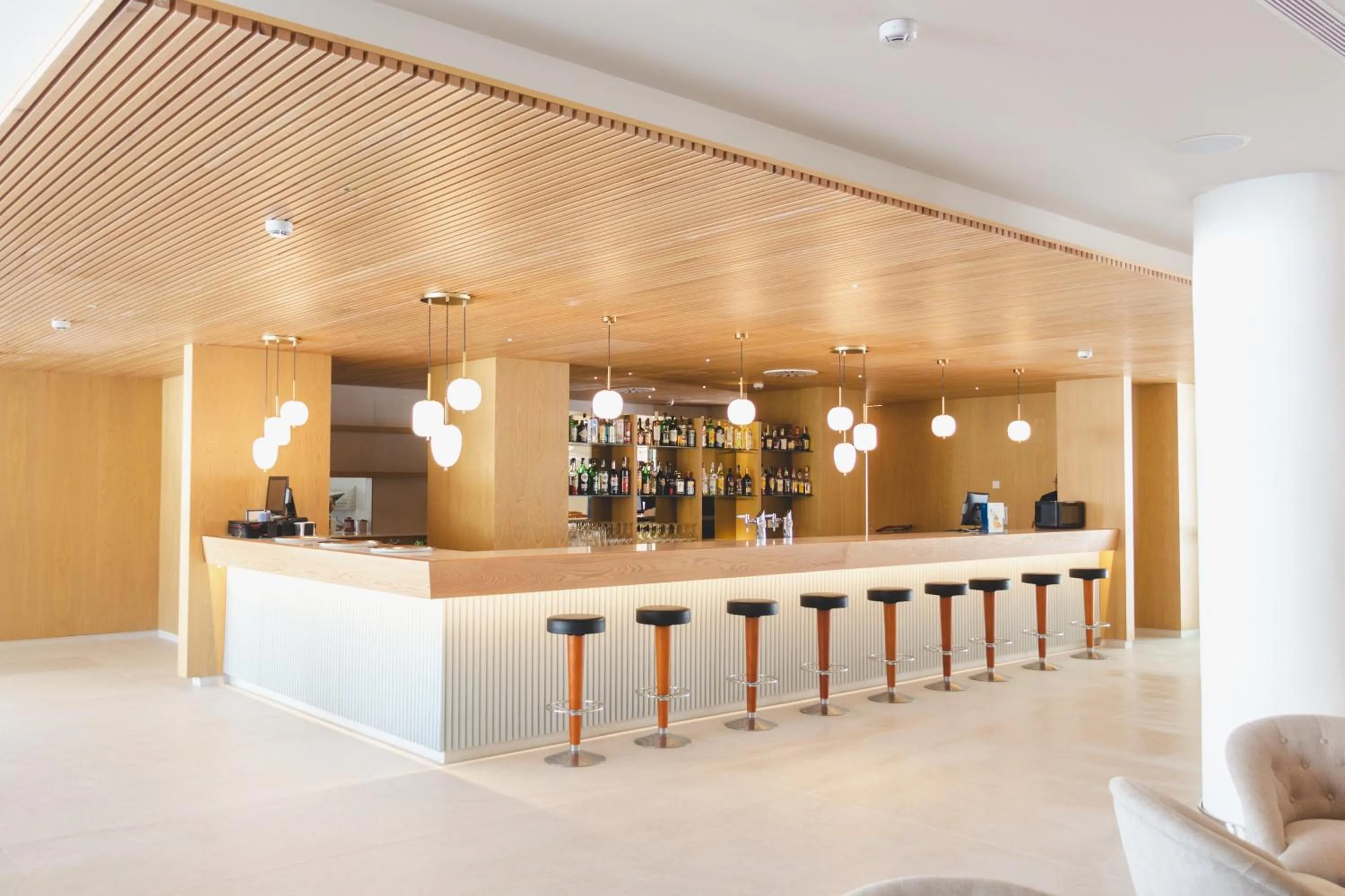 Lounge or bar in Hipotels Bahía Grande Aparthotel