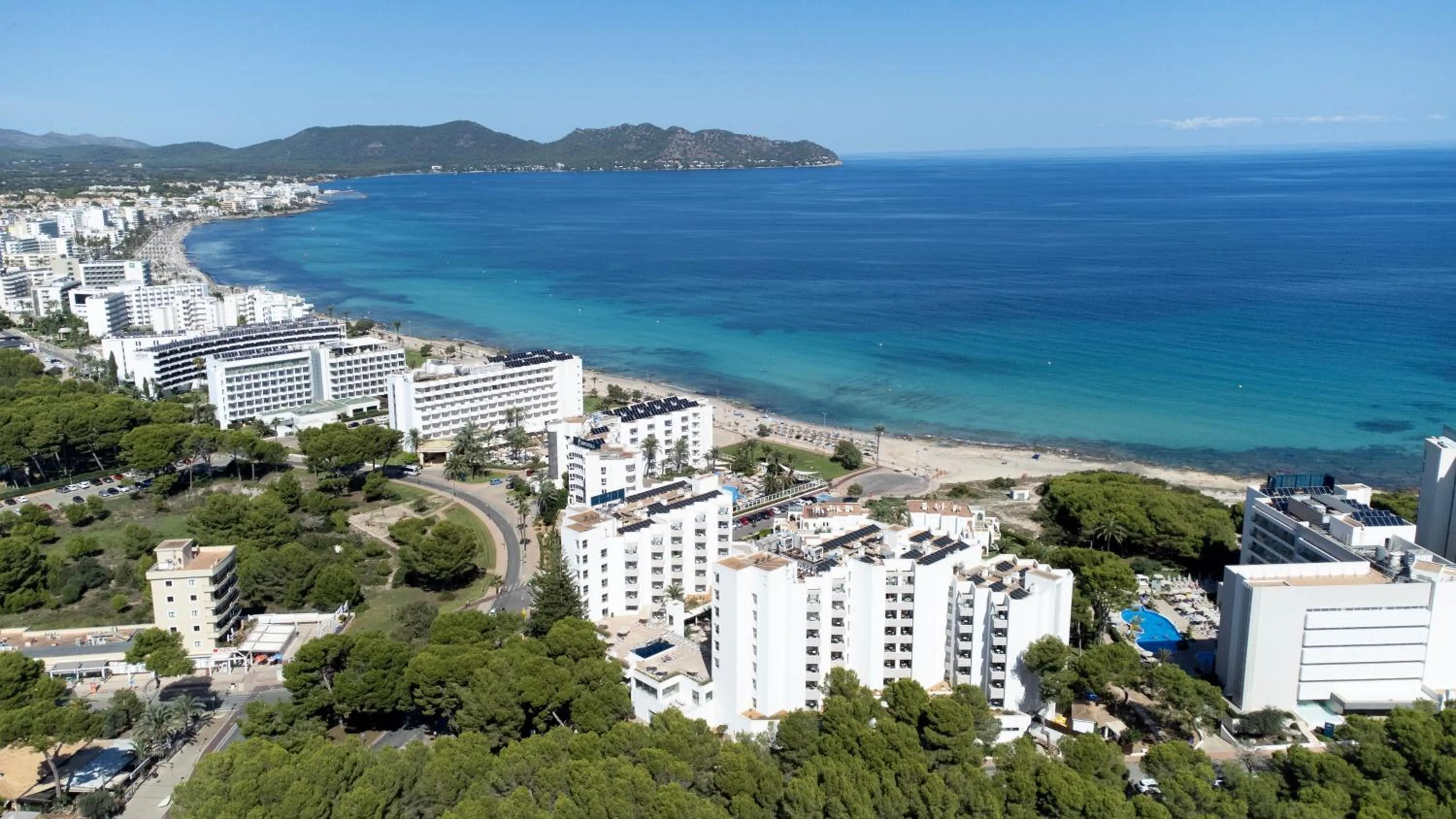Property building in Hipotels Bahía Grande Aparthotel
