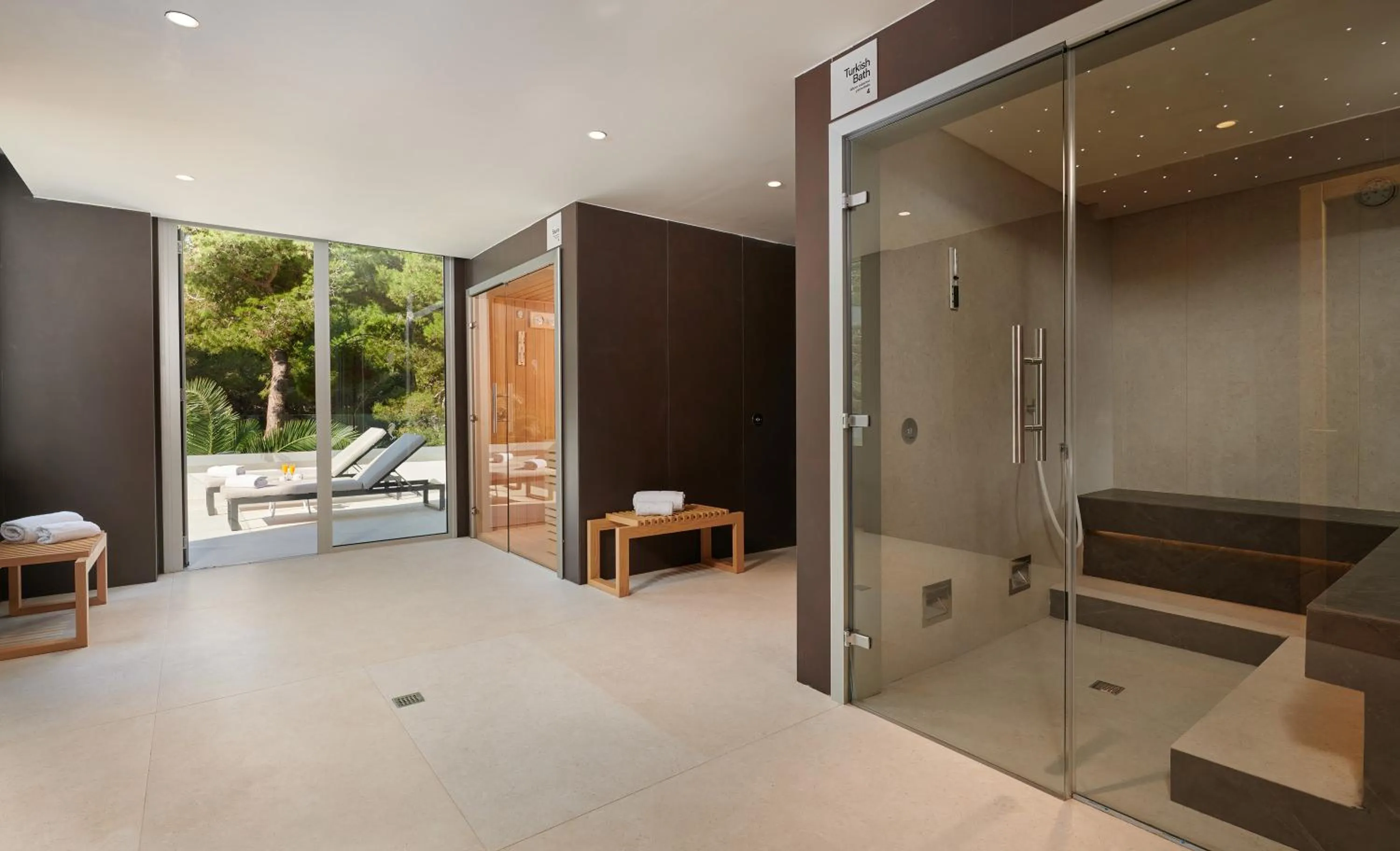 Shower in Hipotels Bahía Grande Aparthotel