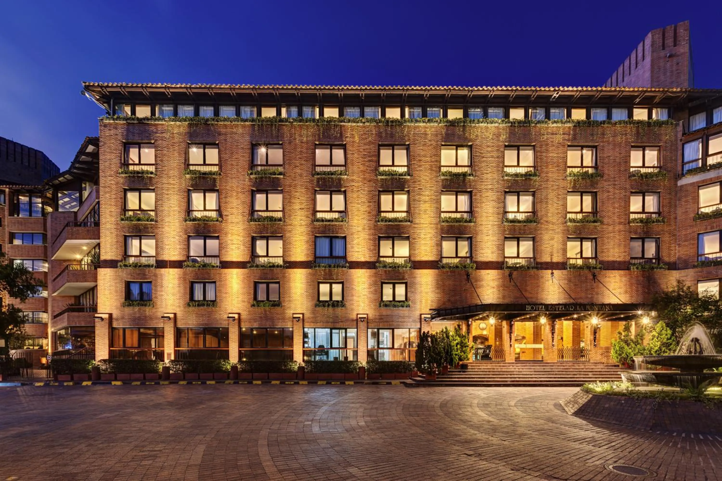 Facade/entrance in Hotel Estelar La Fontana