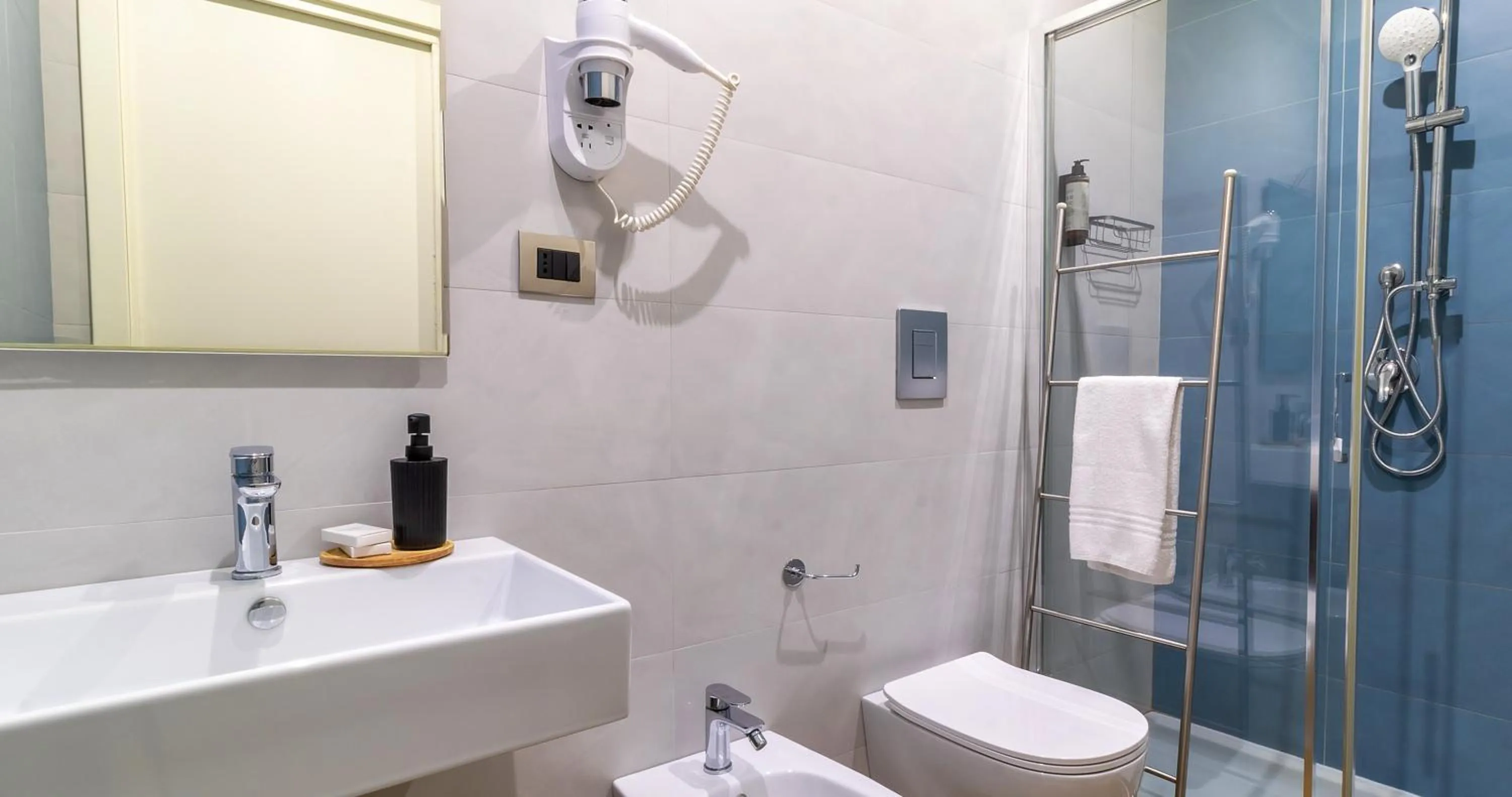 Shower in Musto Suites & Rooms