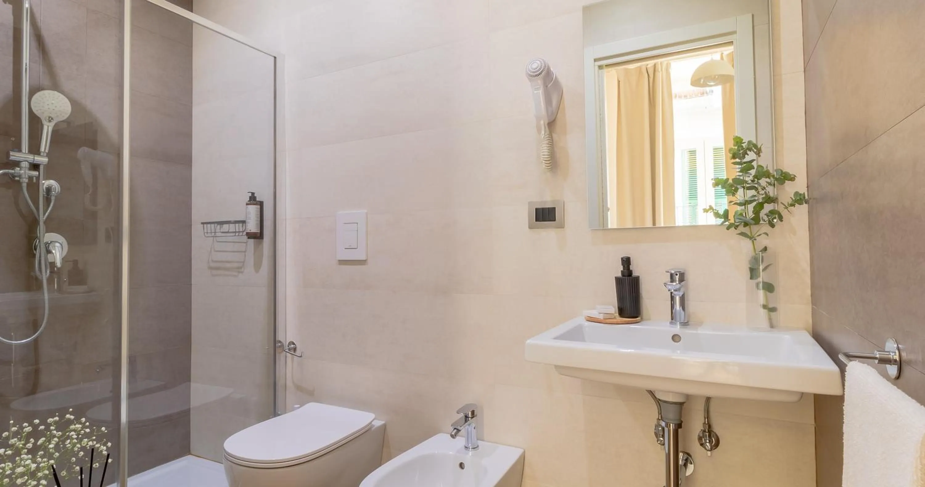 Shower in Musto Suites & Rooms