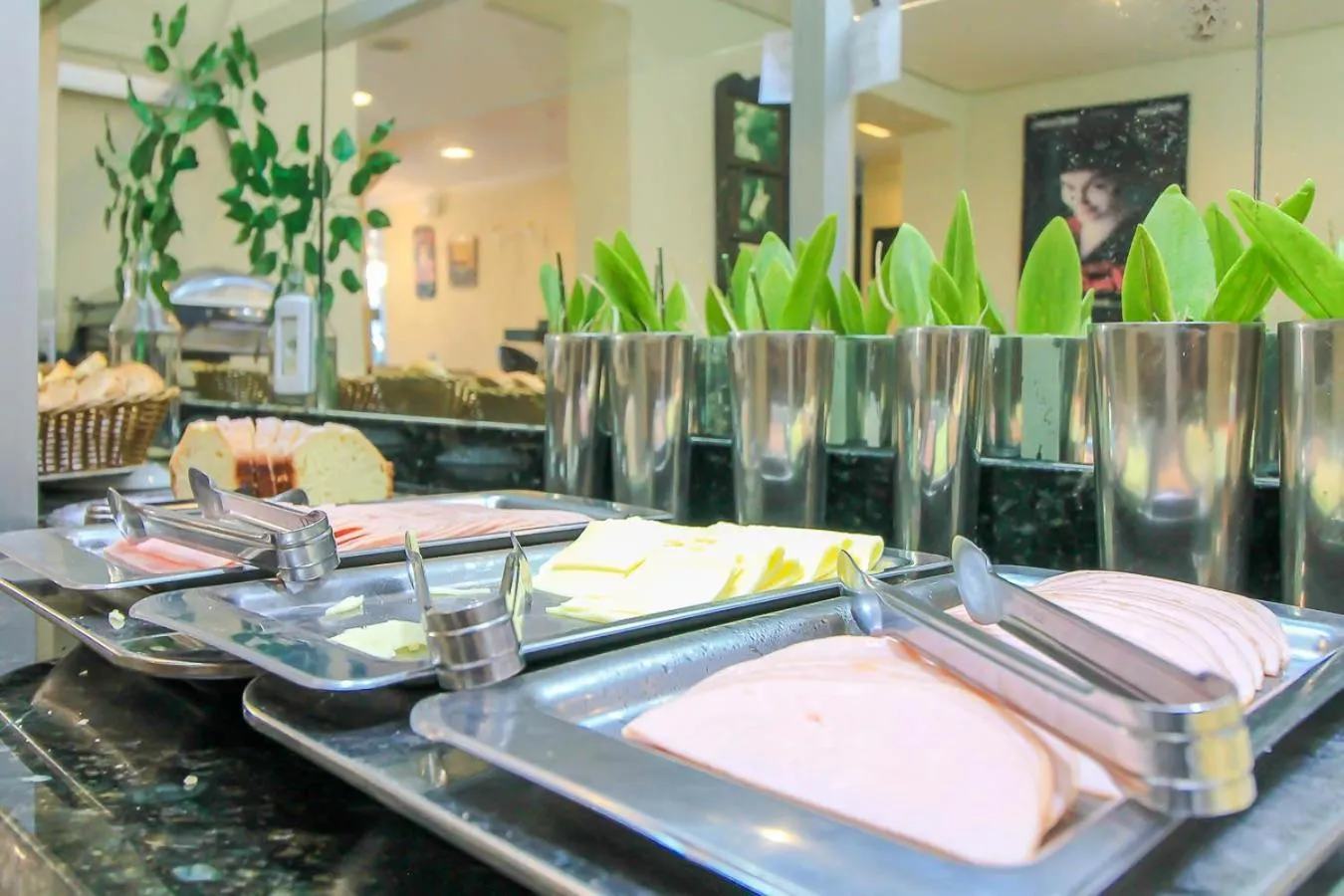 Buffet breakfast in Coral Express, próximo a Hospital Mae de Deus, IPIRANGA Instituto de Cardiologia