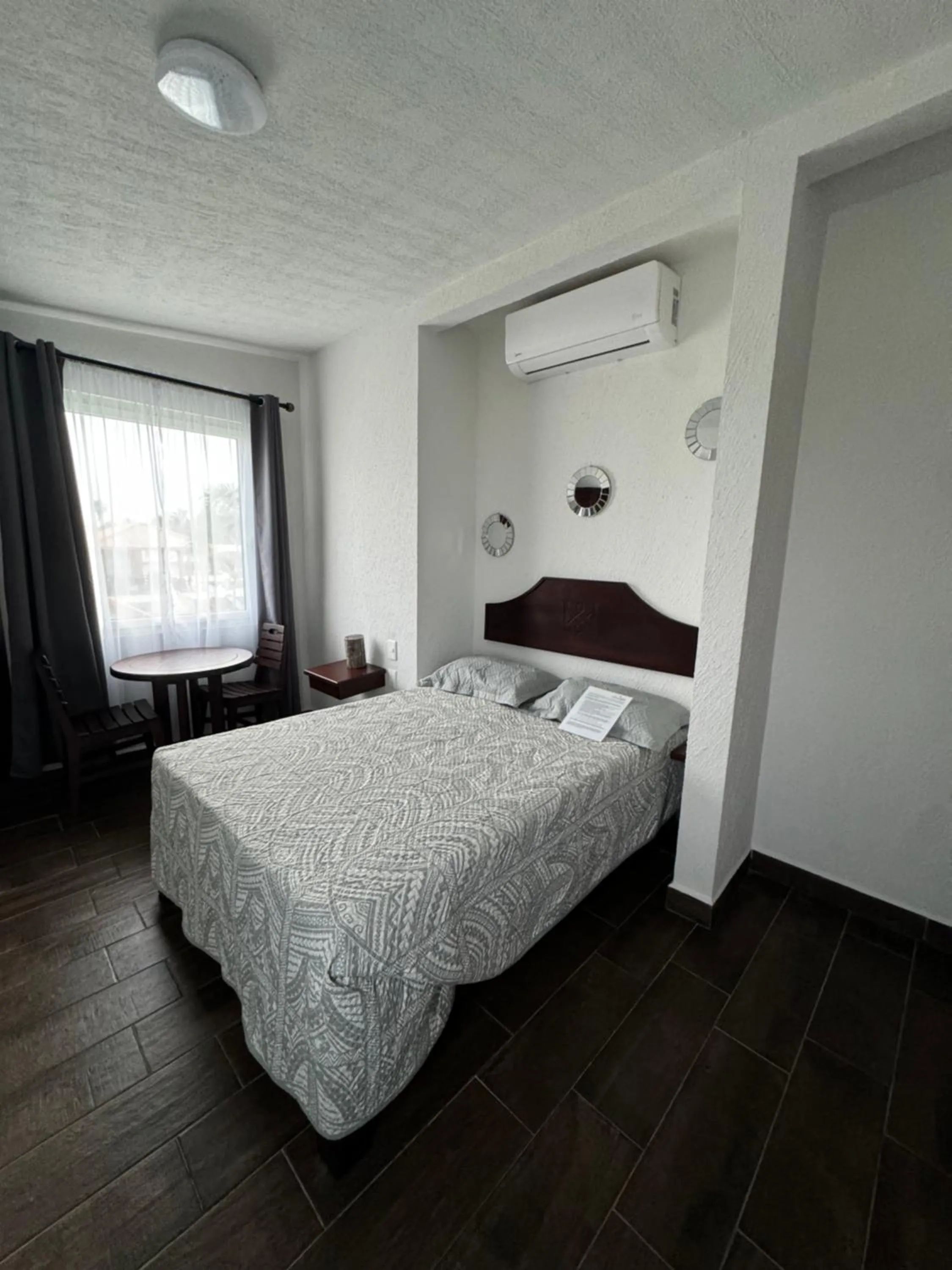 Photo of the whole room, Bed in Ananta Hotel