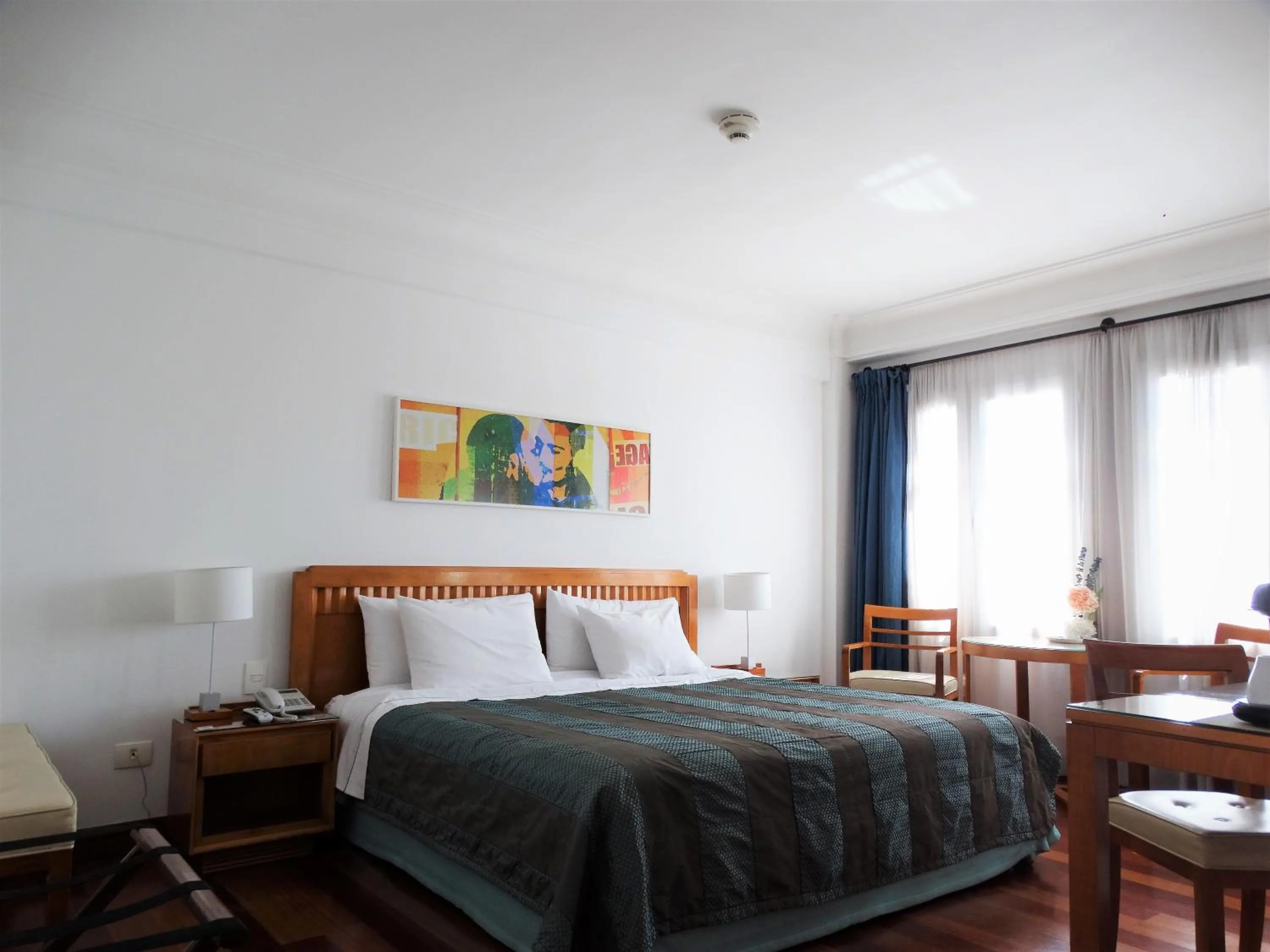 Property building, Bed in Hotel De La Opera