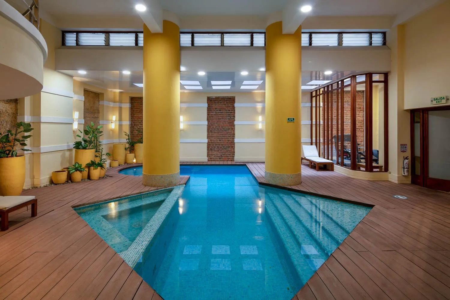 Swimming pool in Hotel De La Opera