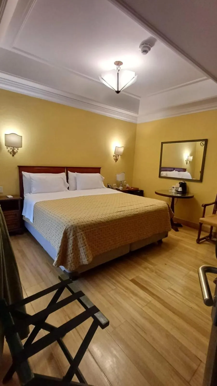 Bed in Hotel De La Opera