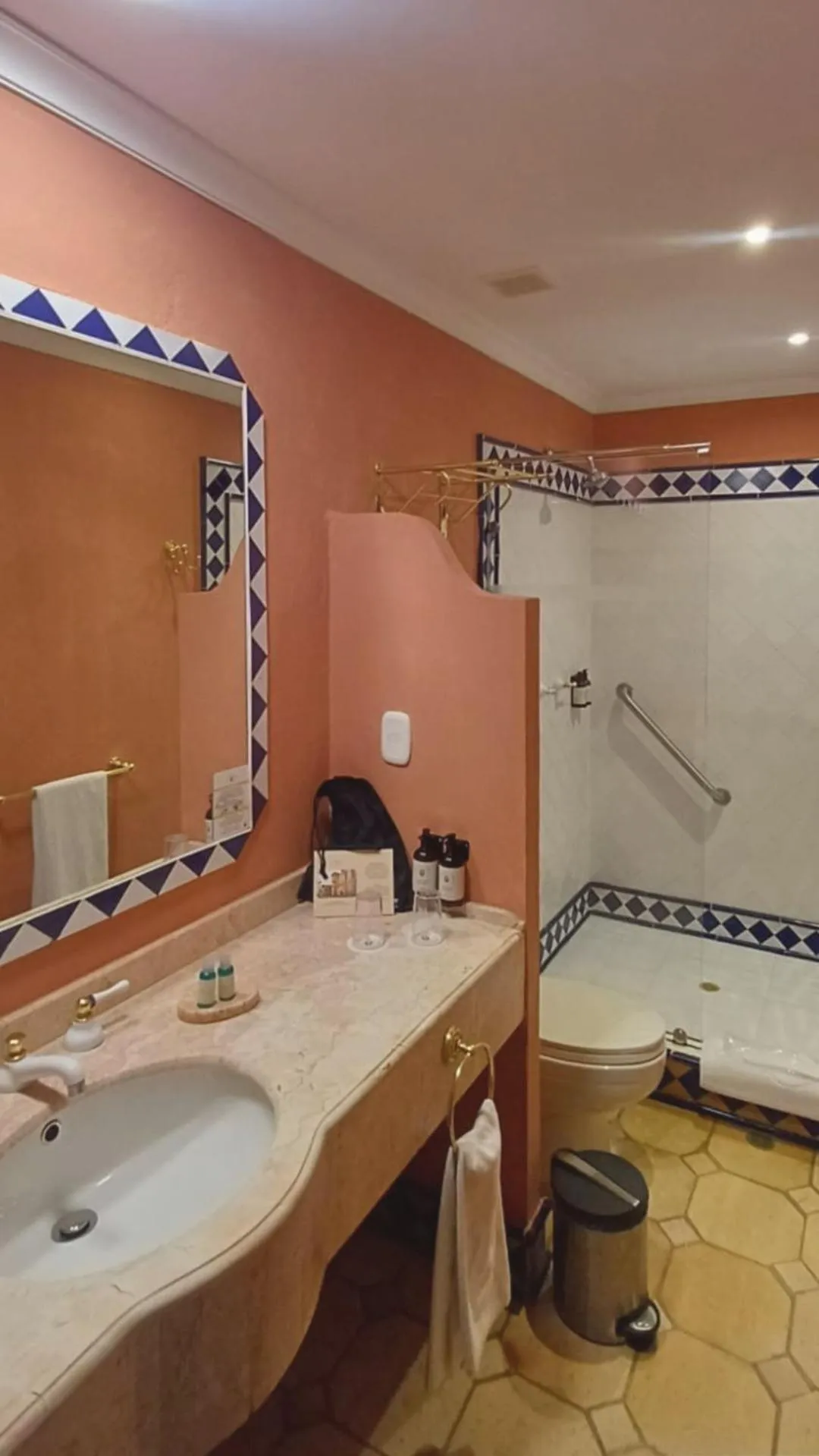 Bathroom in Hotel De La Opera