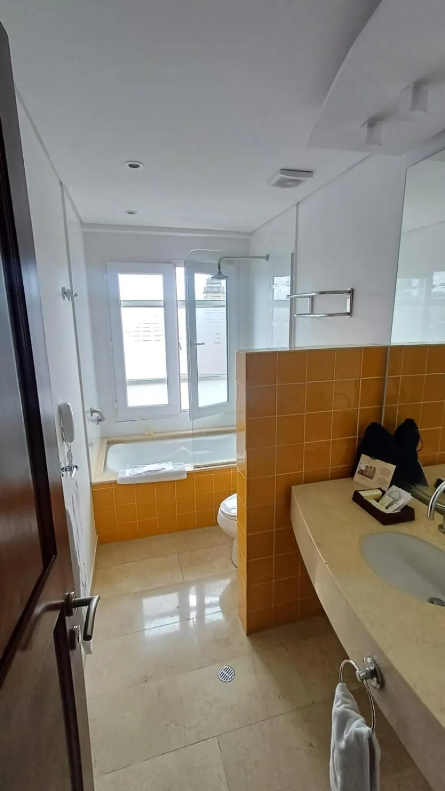 Bathroom in Hotel De La Opera