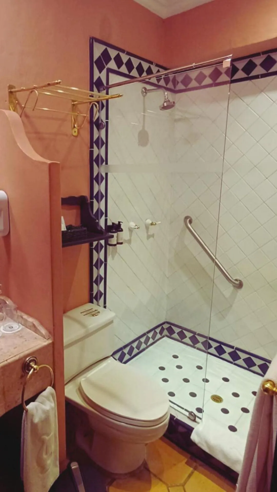 Bathroom in Hotel De La Opera