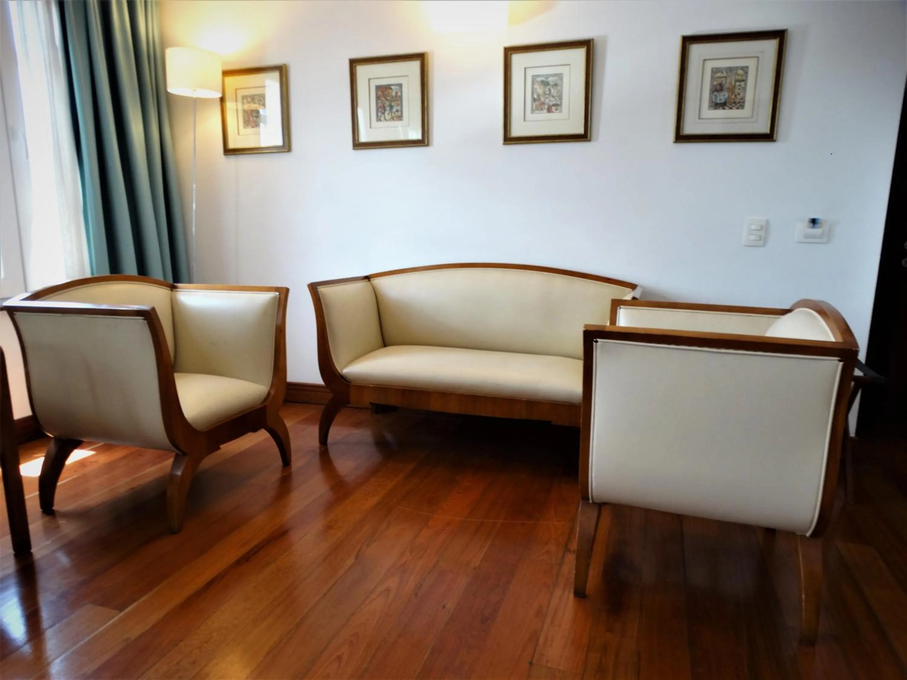 Property building in Hotel De La Opera