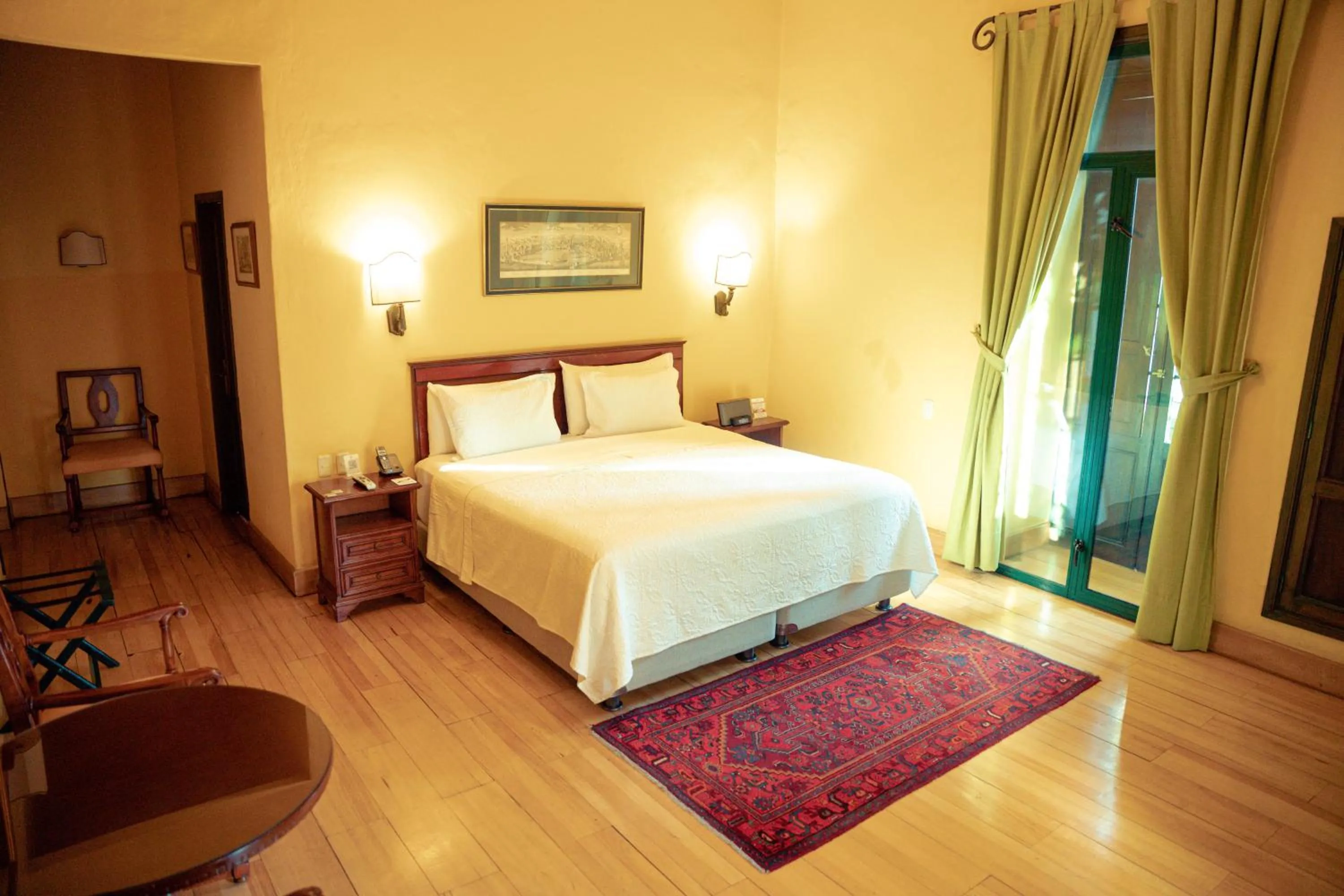 Property building, Bed in Hotel De La Opera