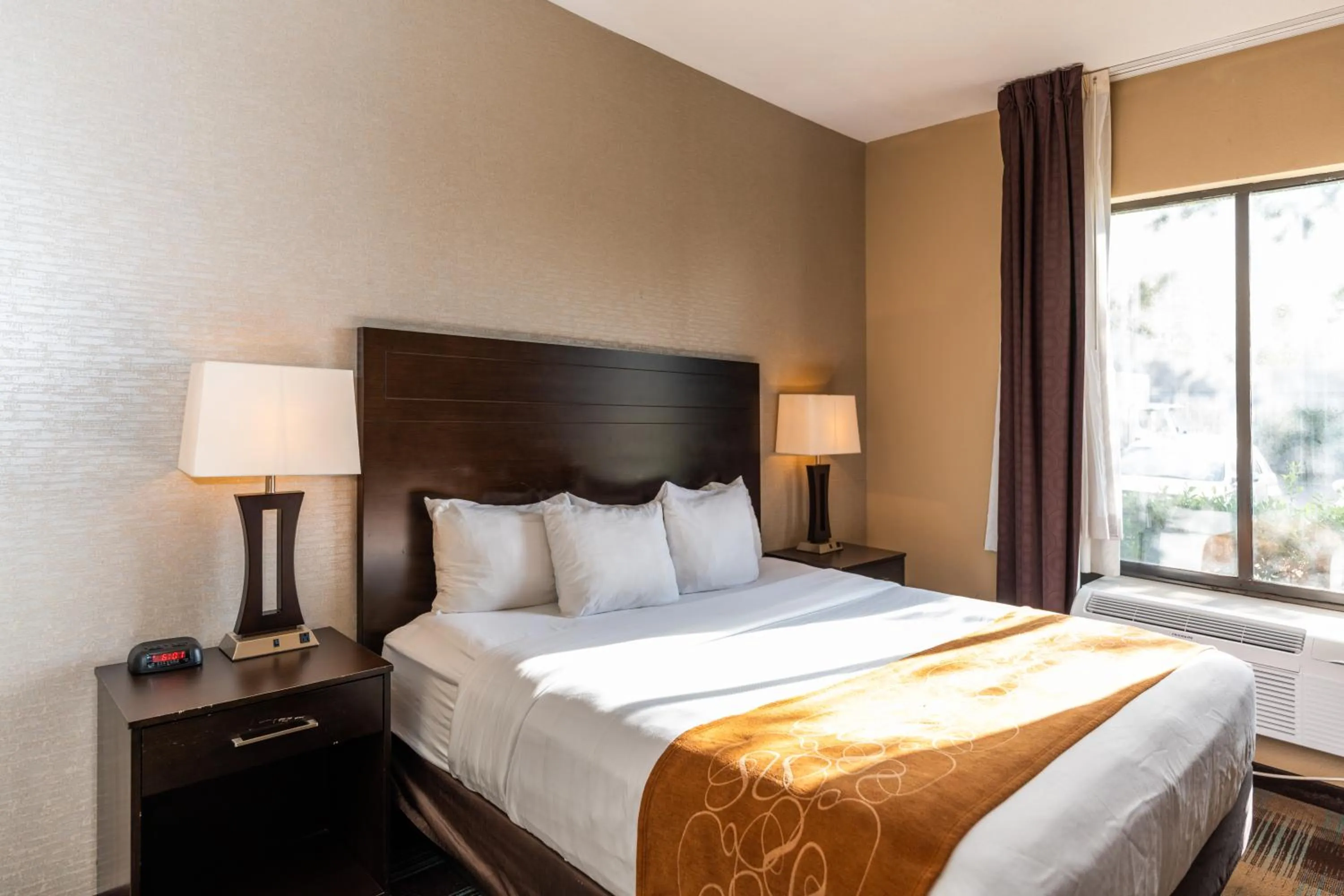 Bedroom, Bed in Comfort Suites Houston West at Clay Road