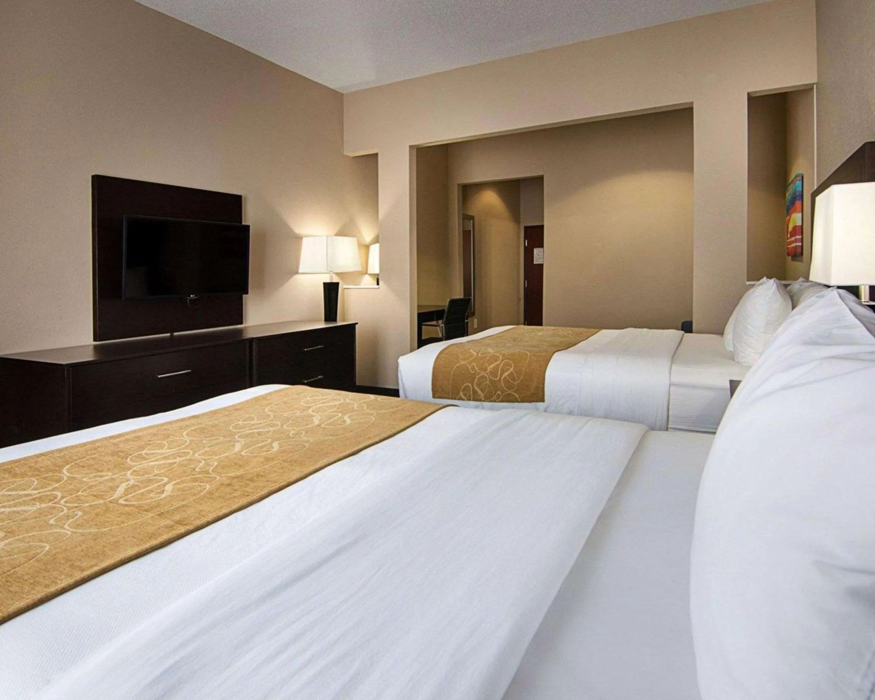 Photo of the whole room, Bed in Comfort Suites Houston West at Clay Road