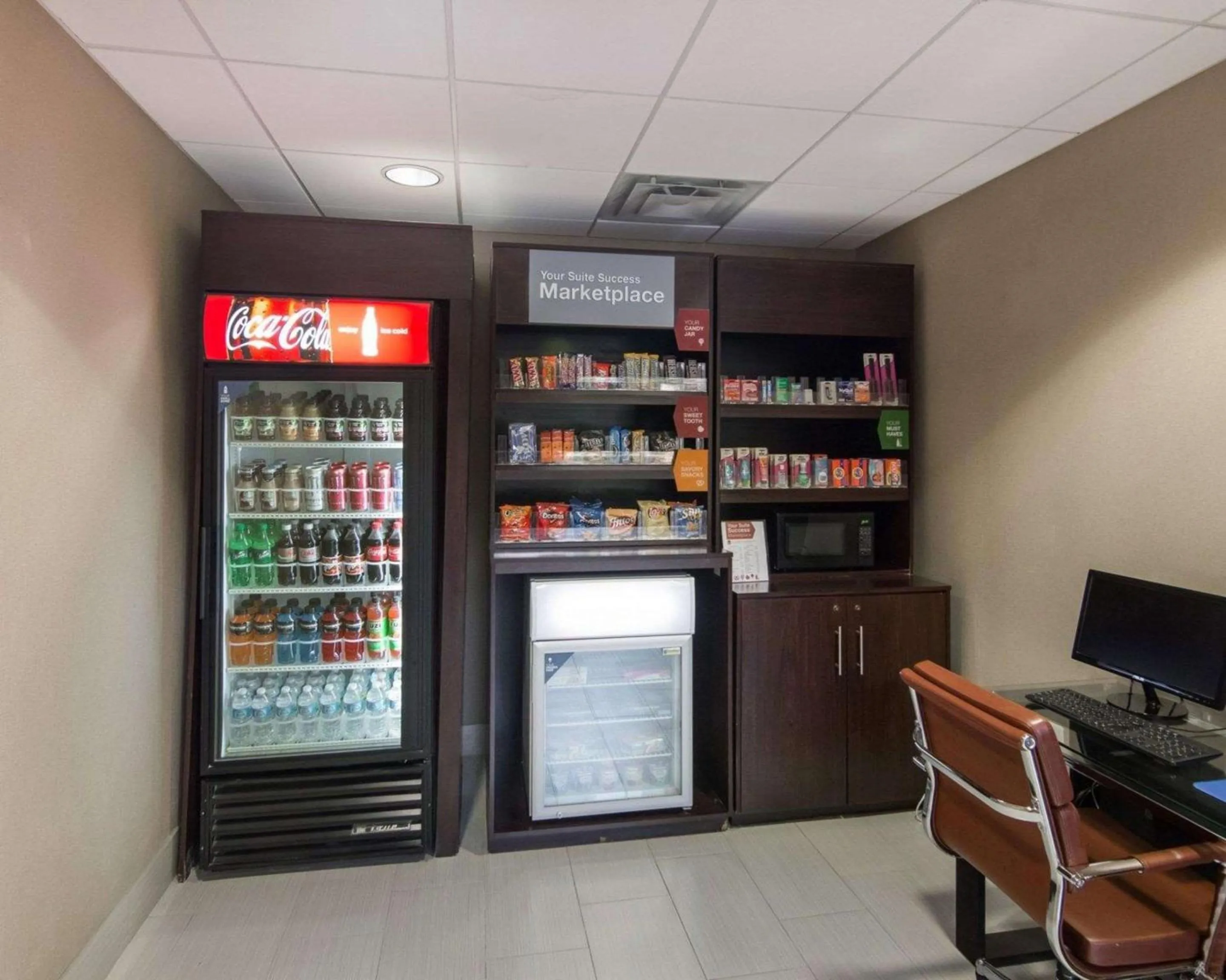 On-site shops in Comfort Suites Houston West at Clay Road