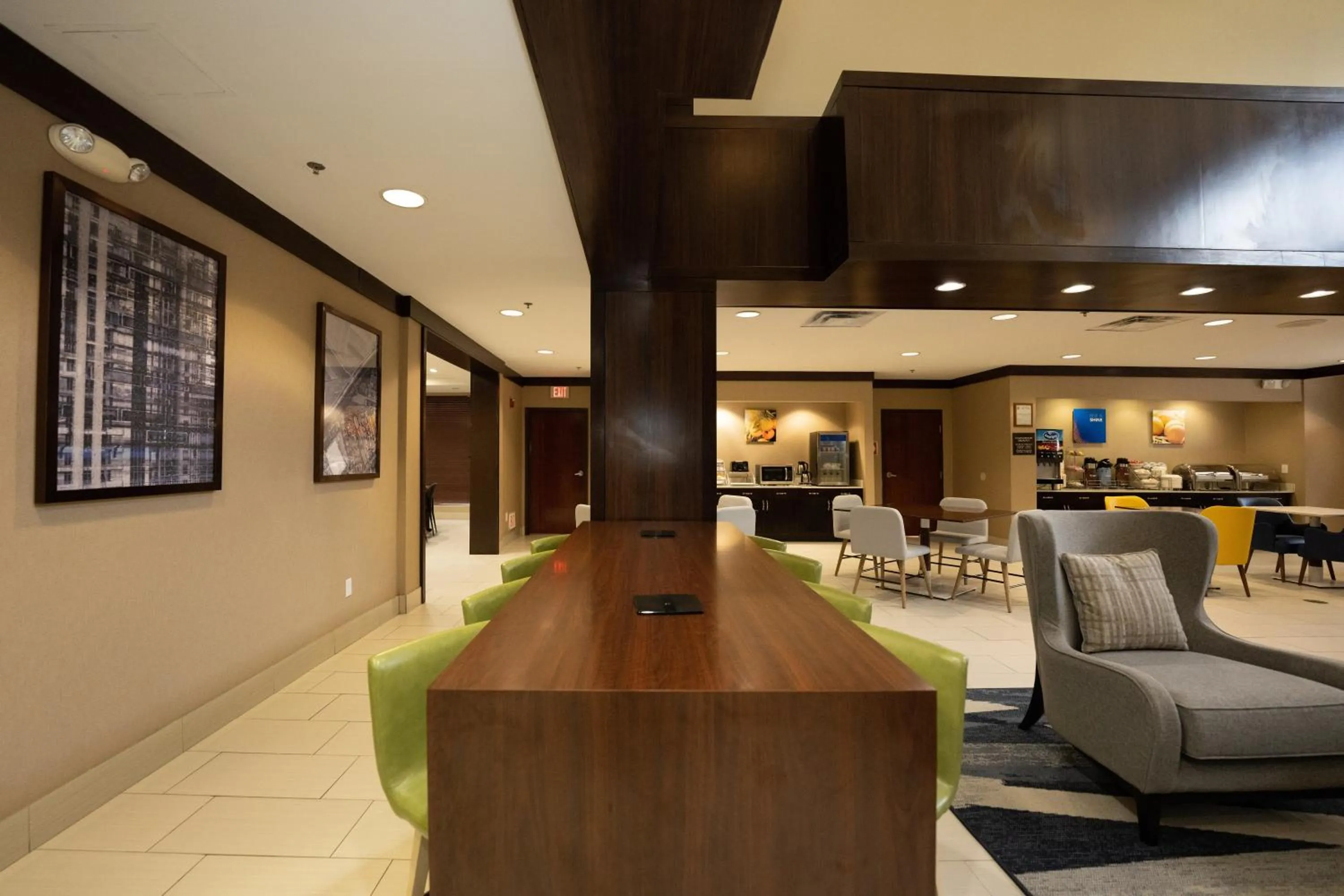 Lobby or reception in Comfort Suites Houston West at Clay Road