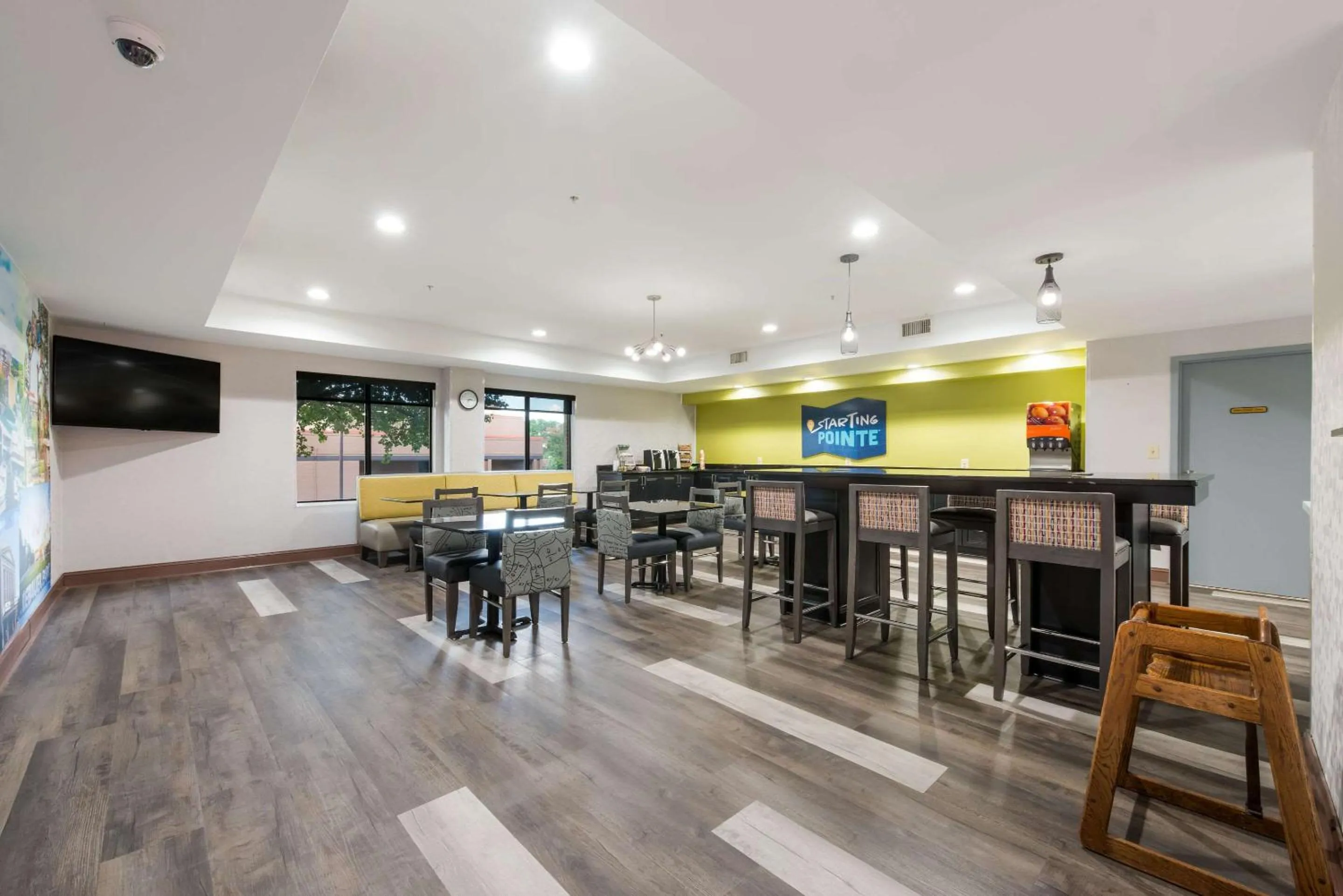 Breakfast in Clarion Pointe Greensboro Airport