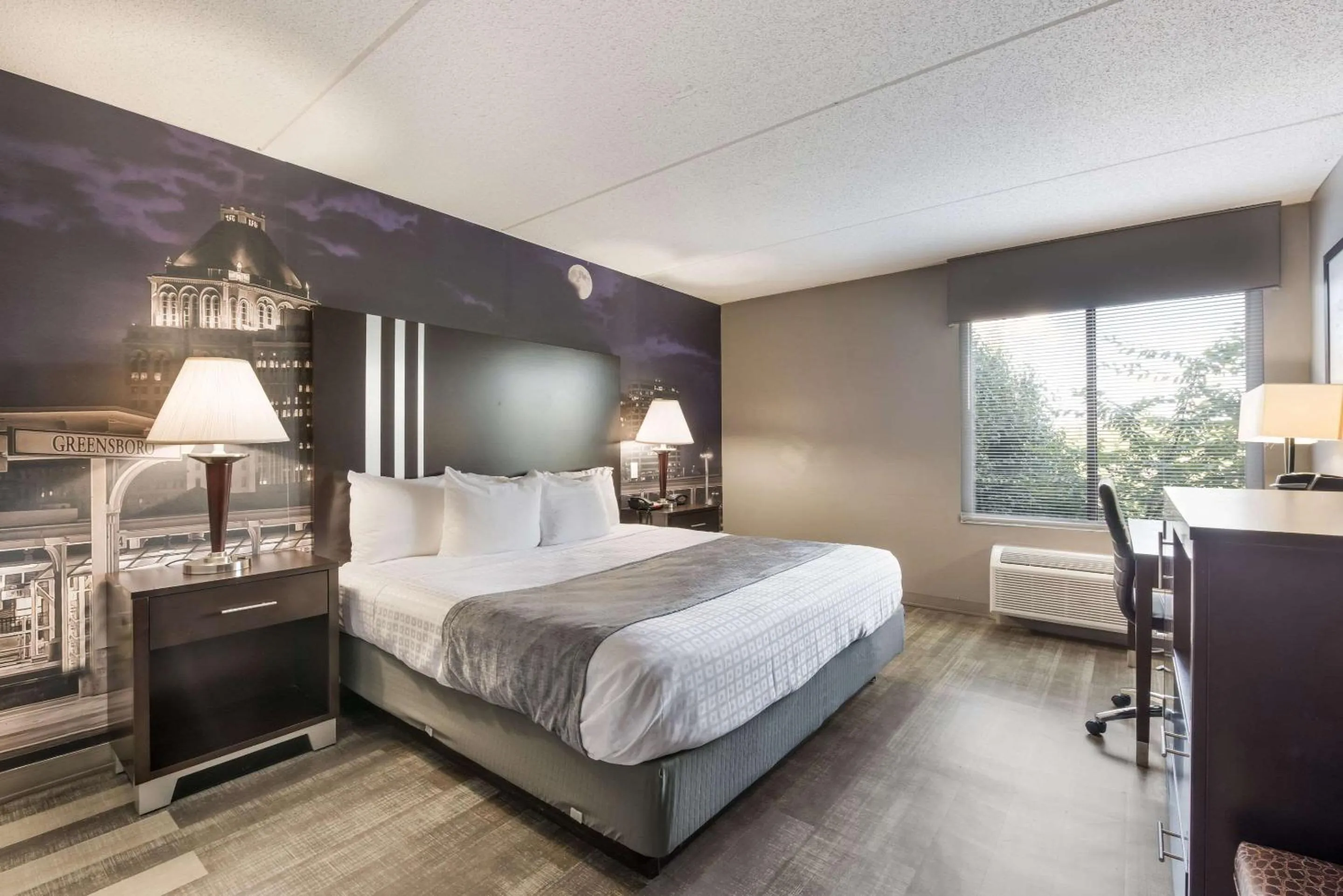 Bedroom, Bed in Clarion Pointe Greensboro Airport