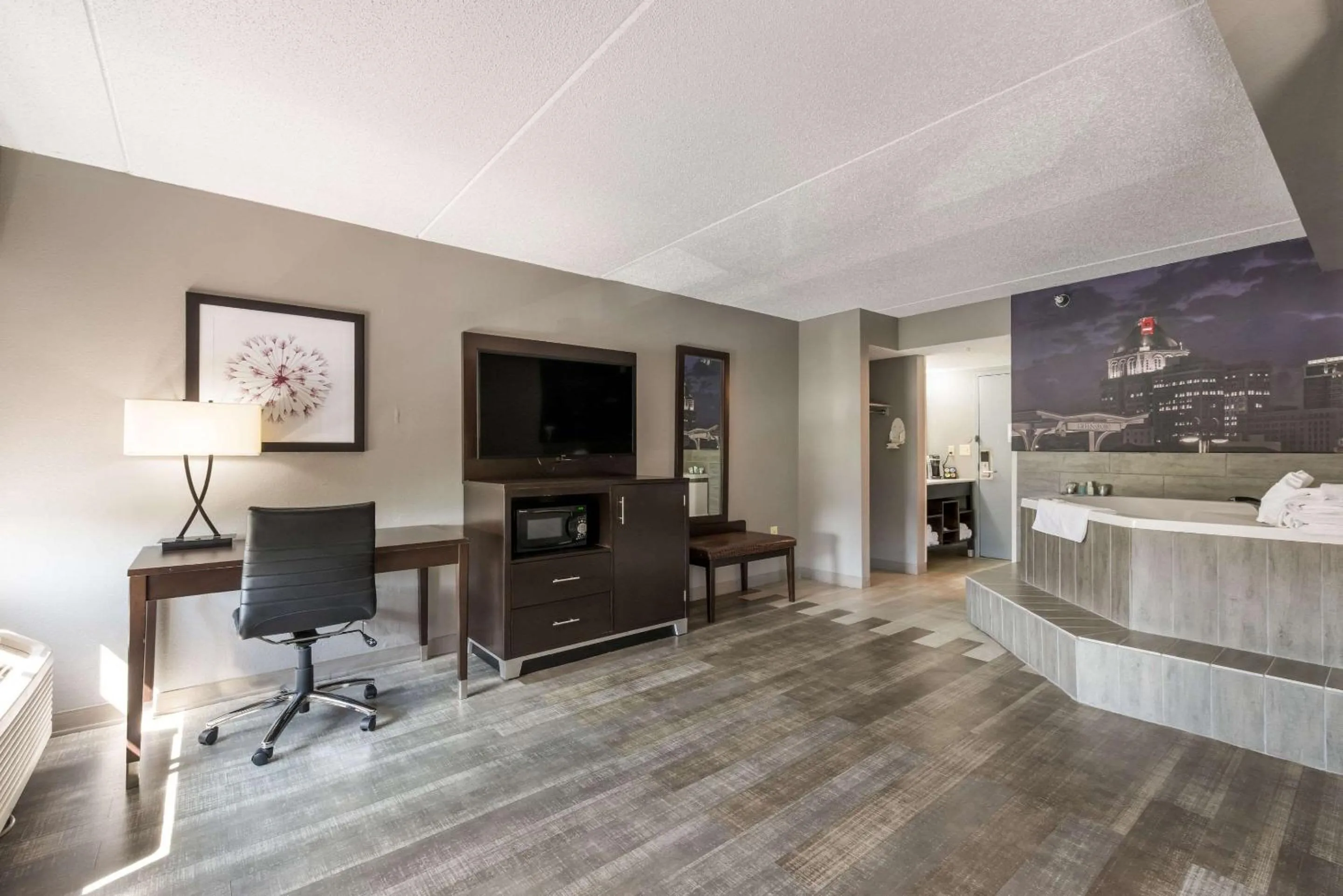 Bedroom in Clarion Pointe Greensboro Airport