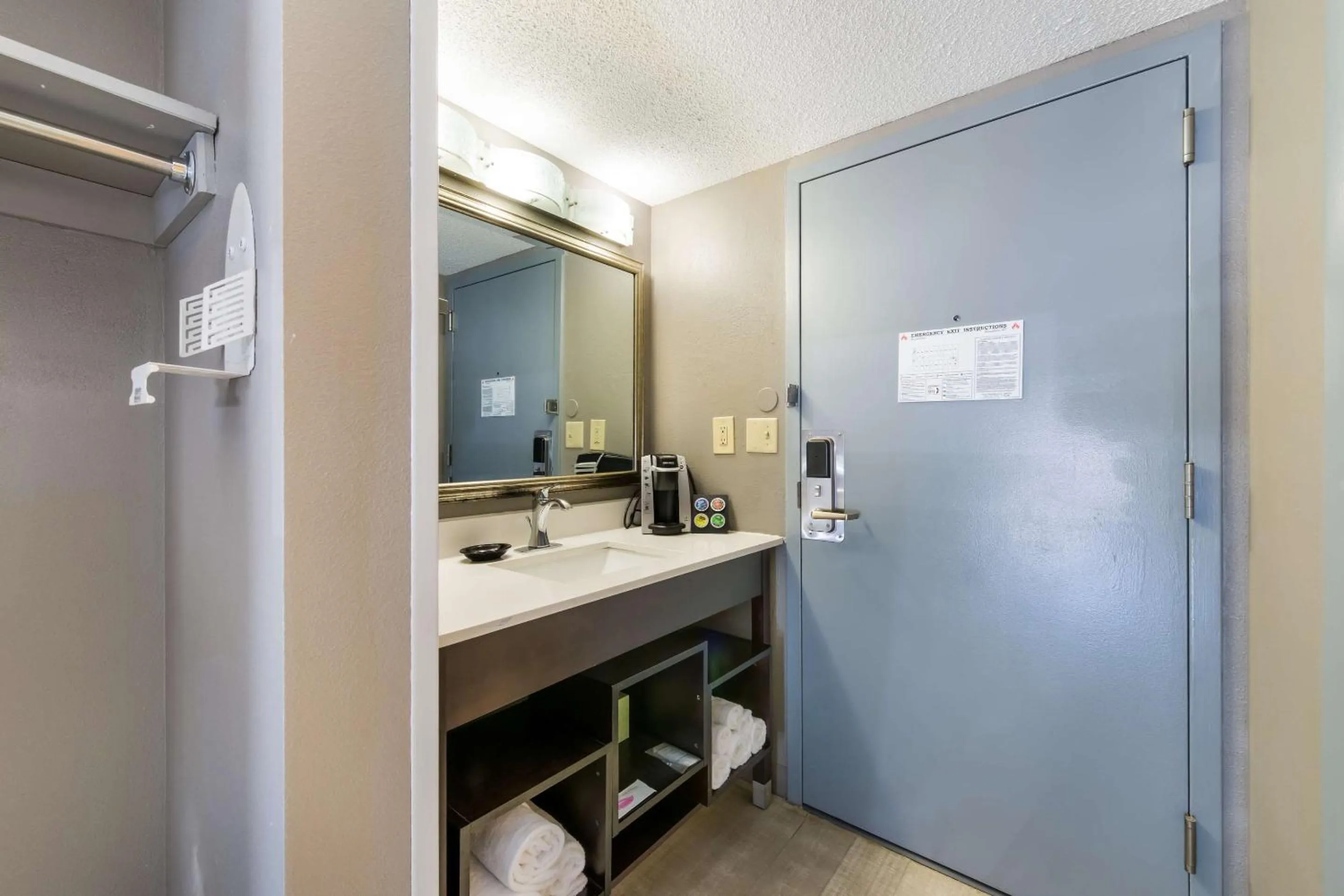 Bathroom in Clarion Pointe Greensboro Airport