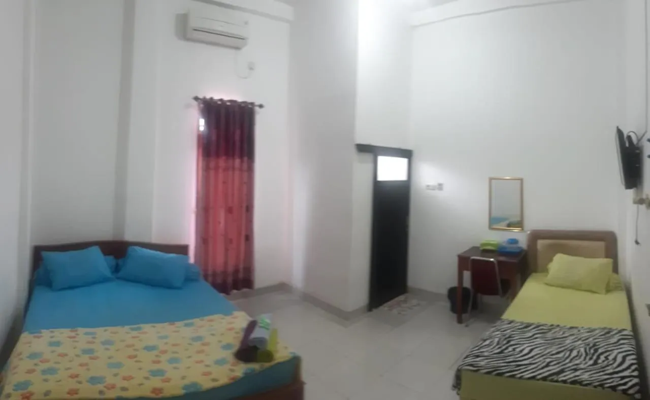 Bed in Losmen Ibu Hj. Tarjo