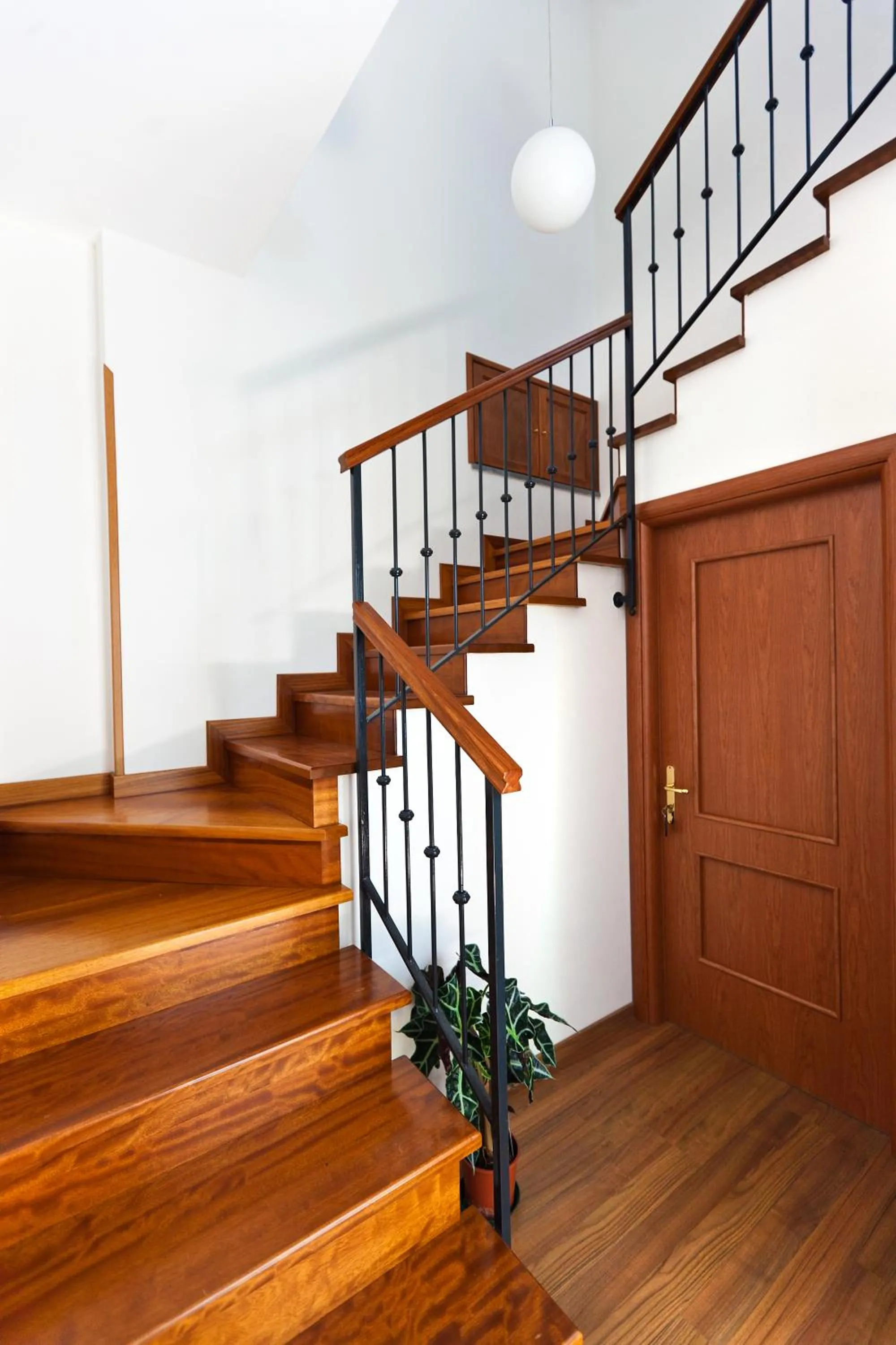 Decorative detail in Bed And Breakfast Sunflower