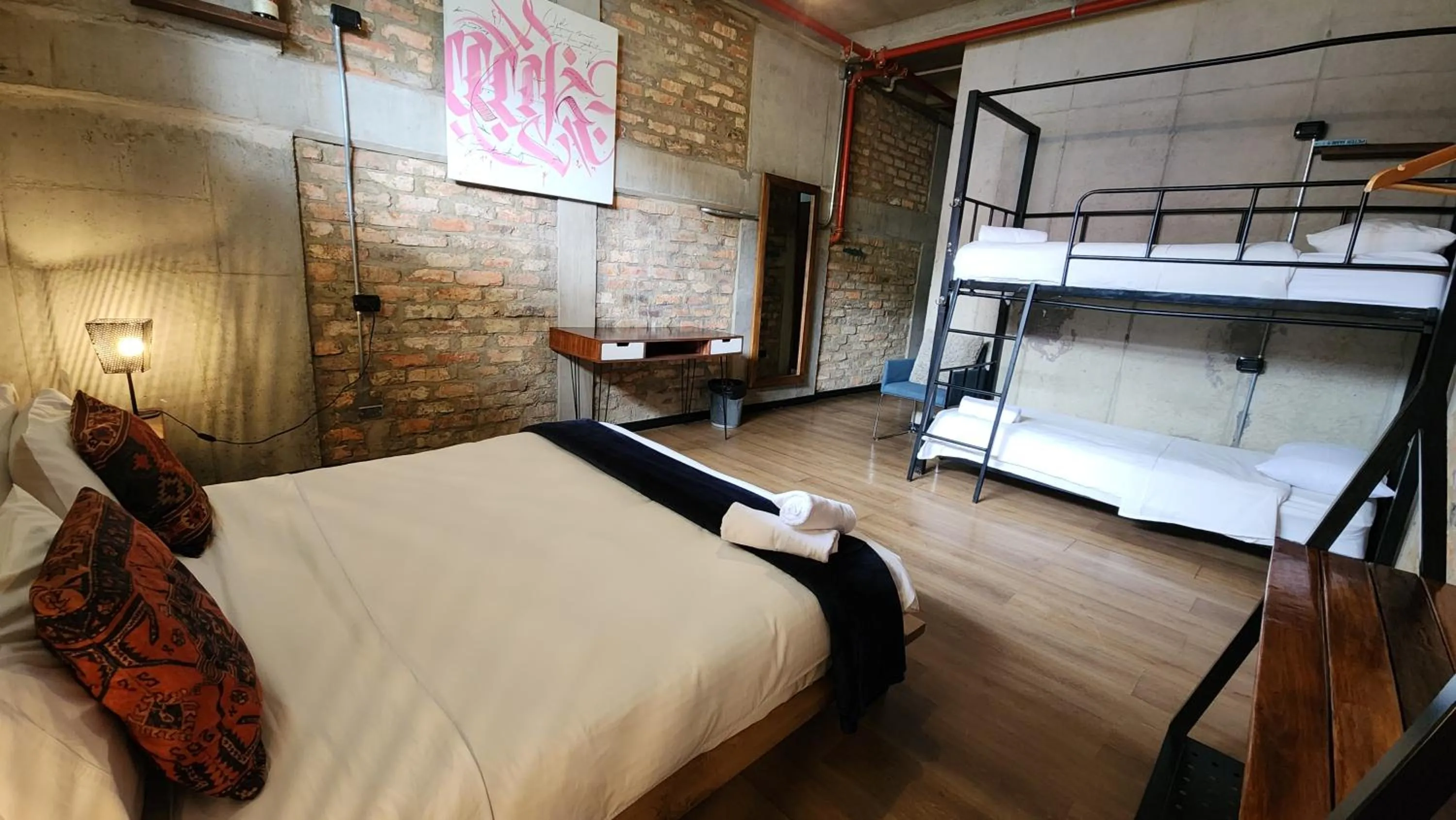 Photo of the whole room, Bed in Socialtel Candelaria Bogotá