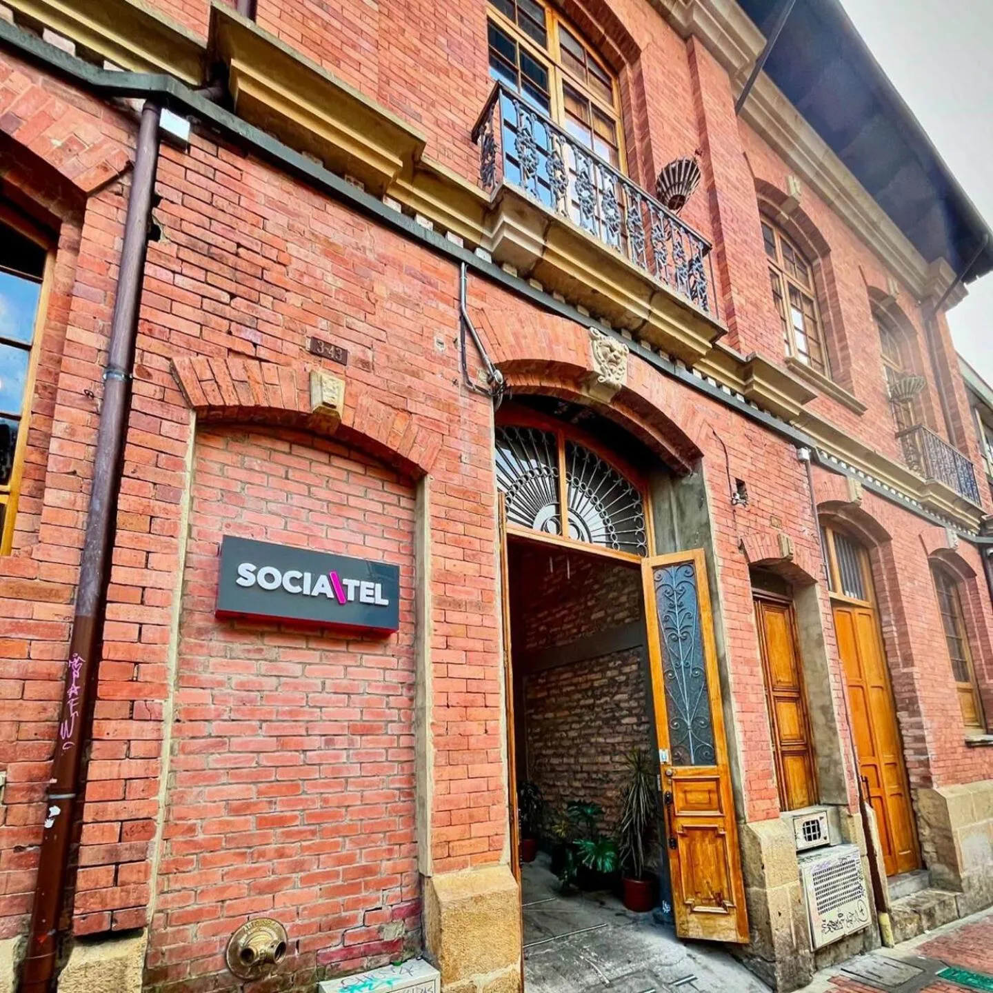 Property building in Socialtel Candelaria Bogotá